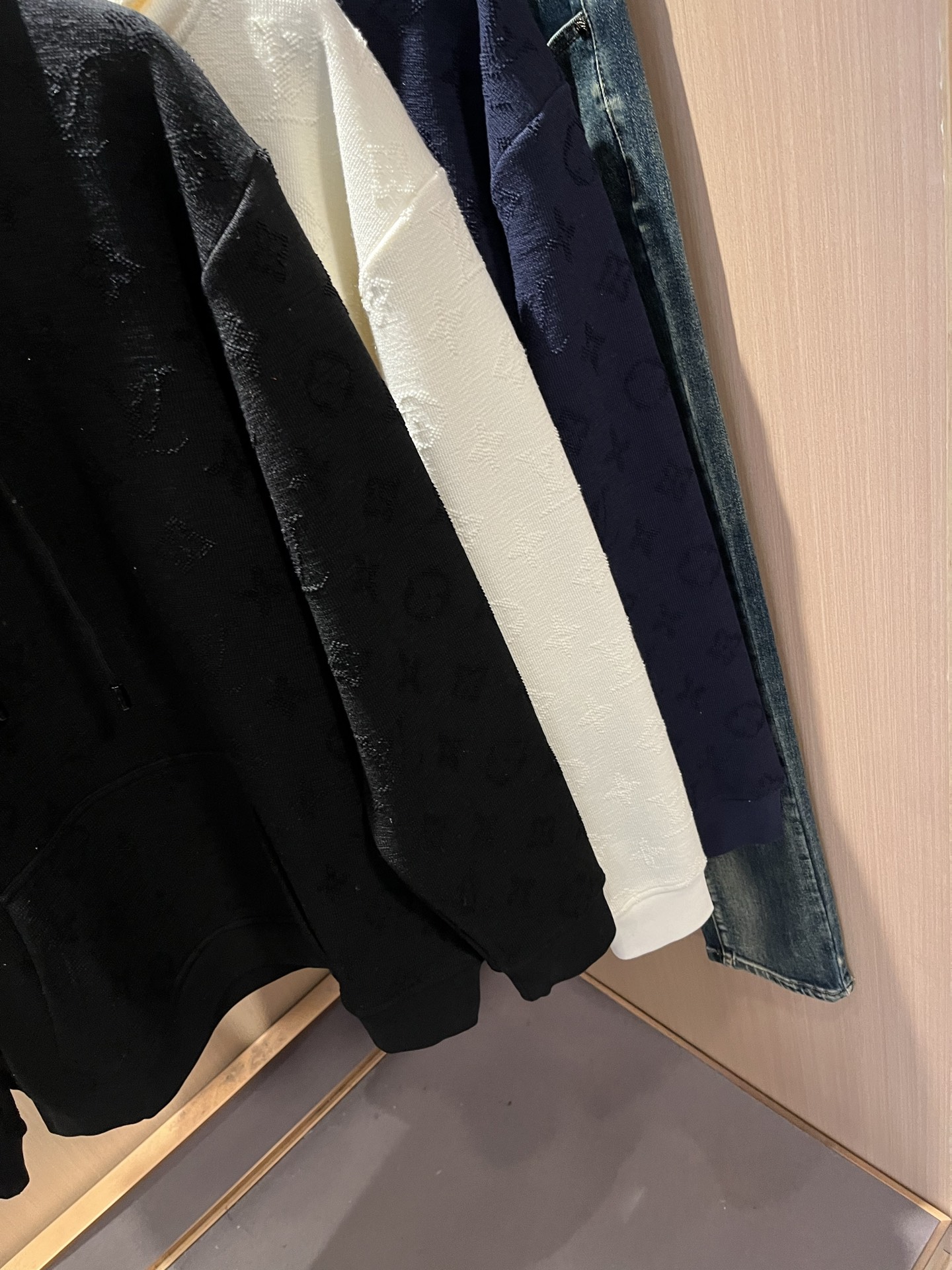 Louis Vuit*on 路易家族 2025秋冬新款Monogram系列！男女同款👫卫衣！路易家族的新