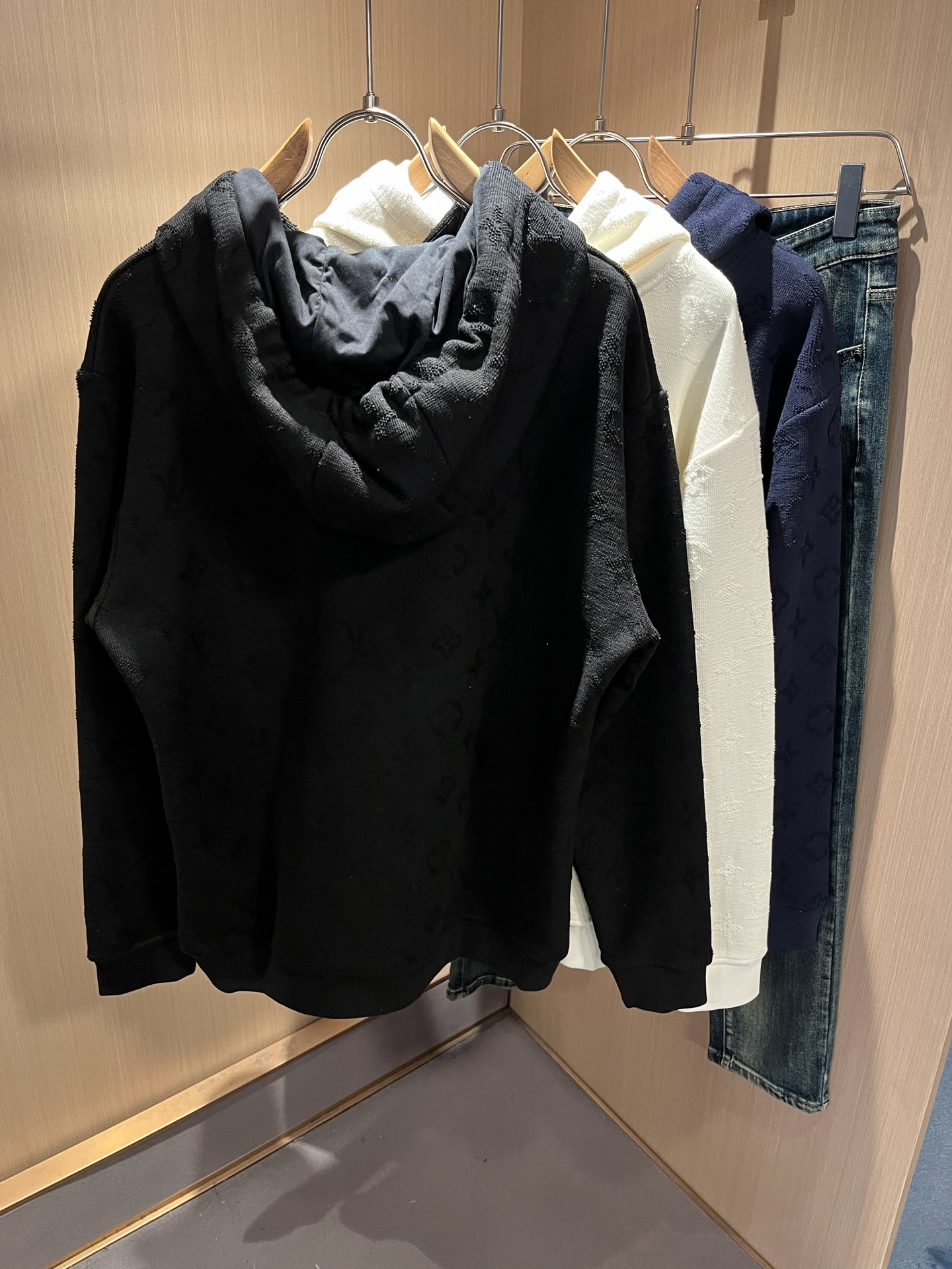 Louis Vuit*on 路易家族 2025秋冬新款Monogram系列！男女同款👫卫衣！路易家族的新