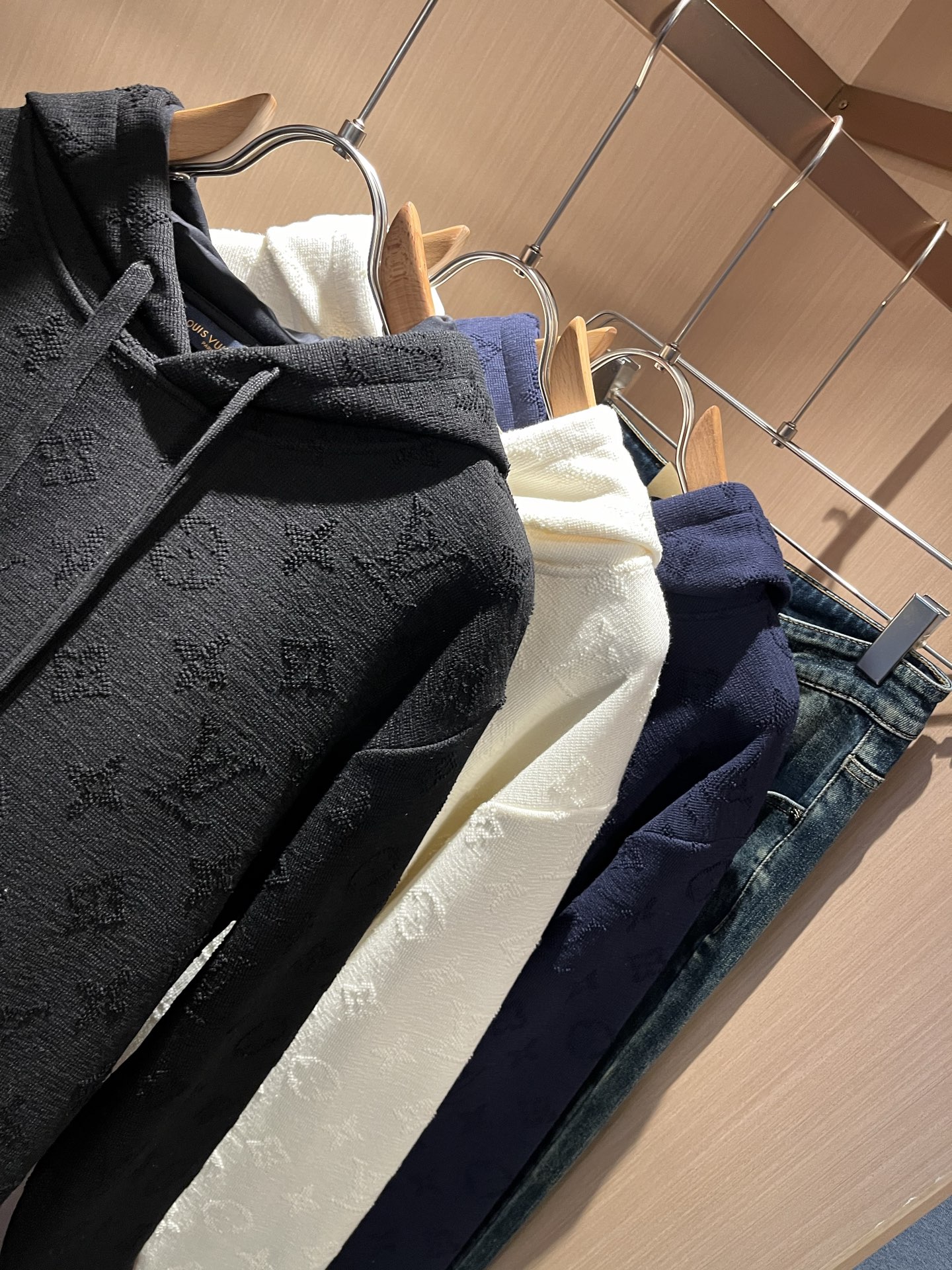 Louis Vuit*on 路易家族 2025秋冬新款Monogram系列！男女同款👫卫衣！路易家族的新