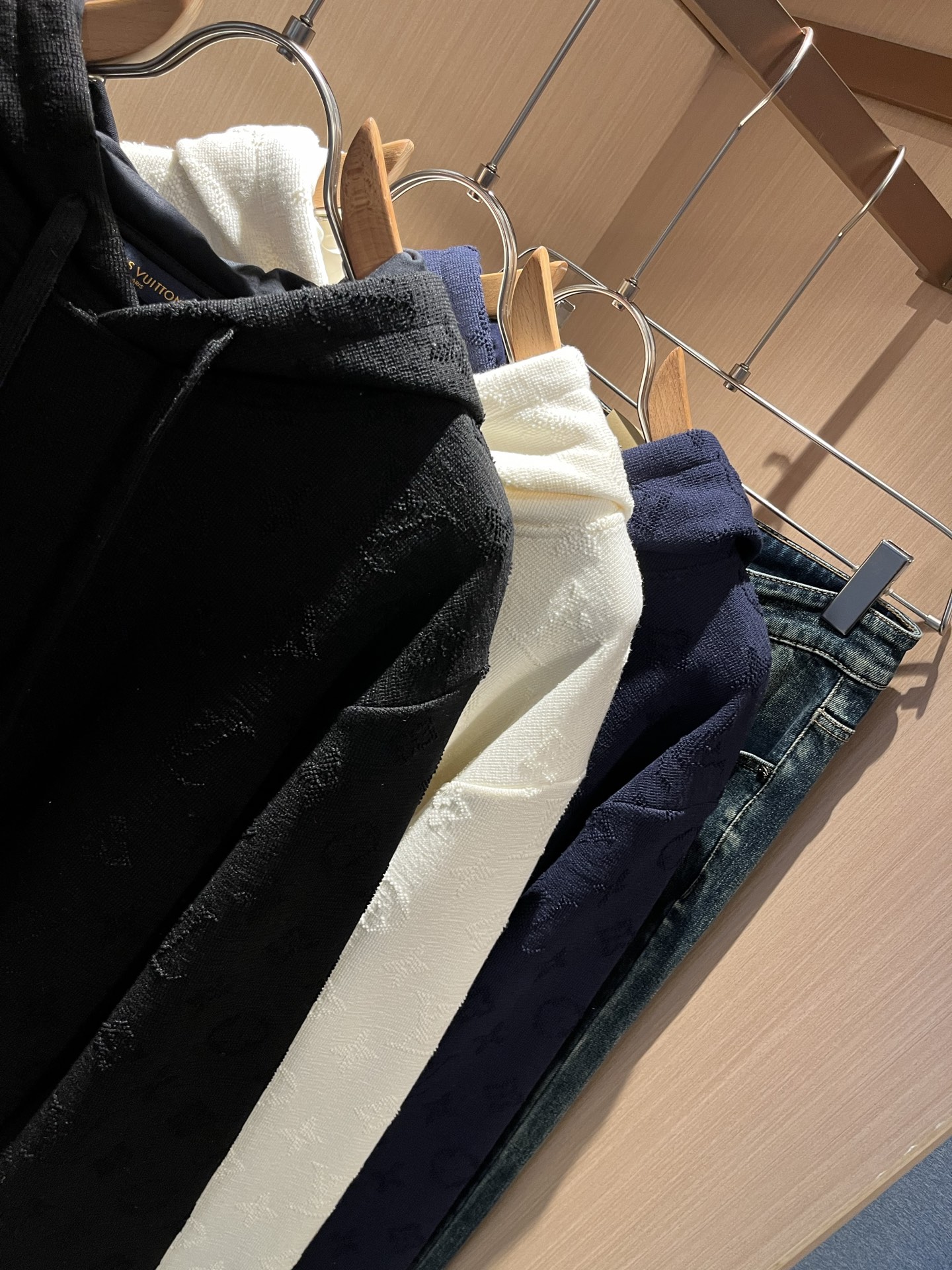 Louis Vuit*on 路易家族 2025秋冬新款Monogram系列！男女同款👫卫衣！路易家族的新