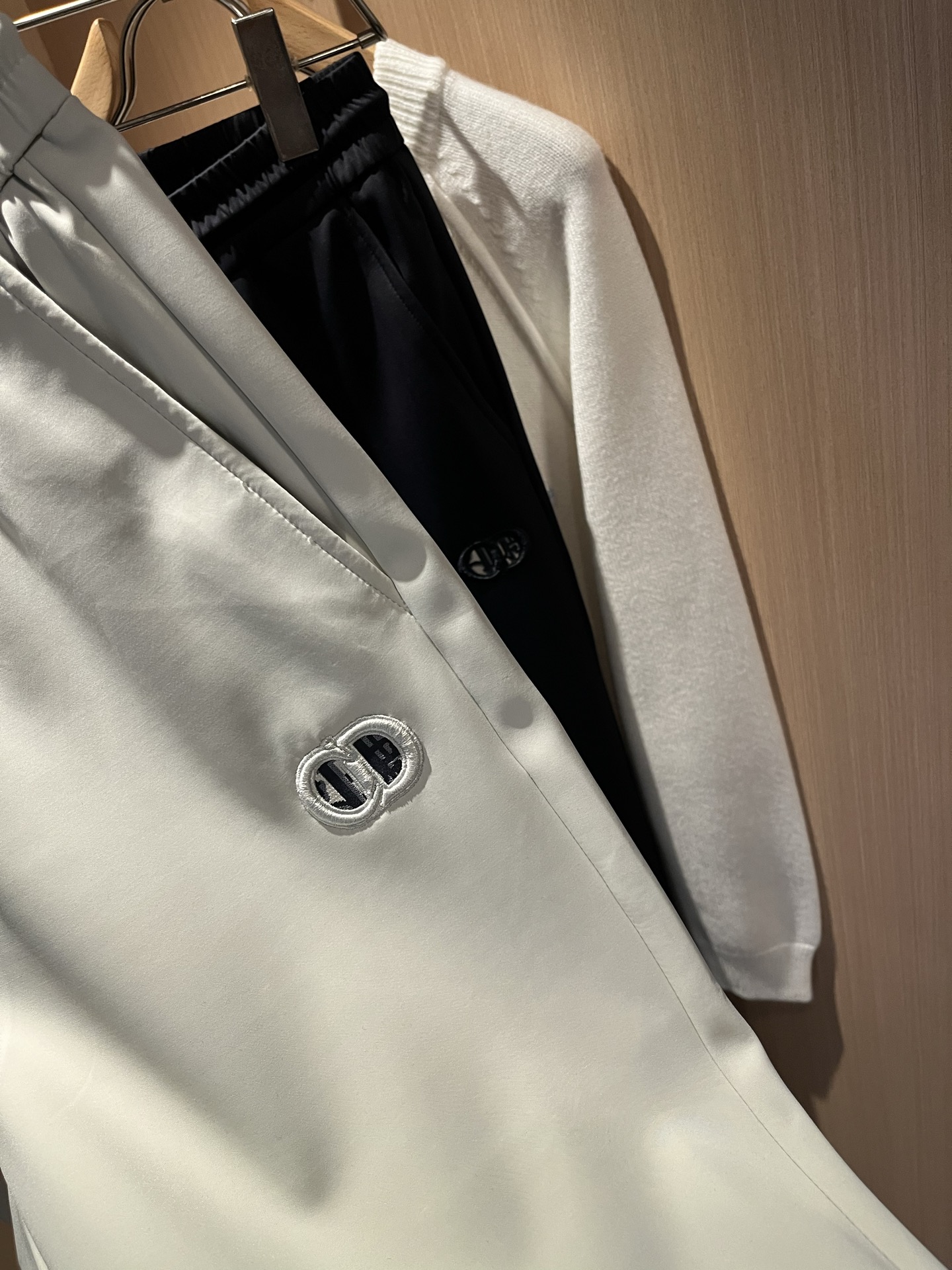 Dior 迪奥 2025秋冬新款男士休闲裤，高端品质之选……一款松紧腰抽绳休闲卫裤兼备的百搭裤装，也是男