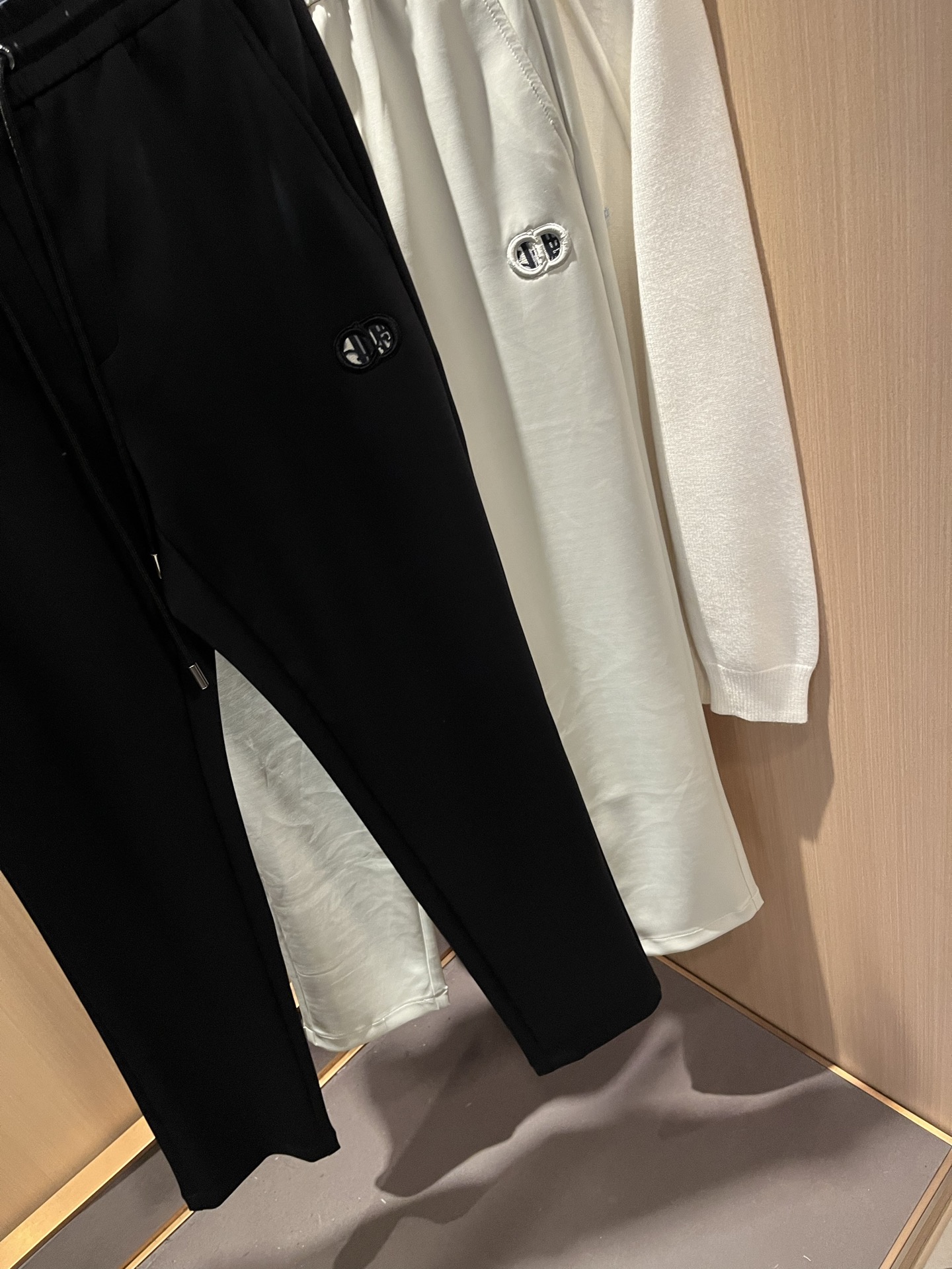 Dior 迪奥 2025秋冬新款男士休闲裤，高端品质之选……一款松紧腰抽绳休闲卫裤兼备的百搭裤装，也是男