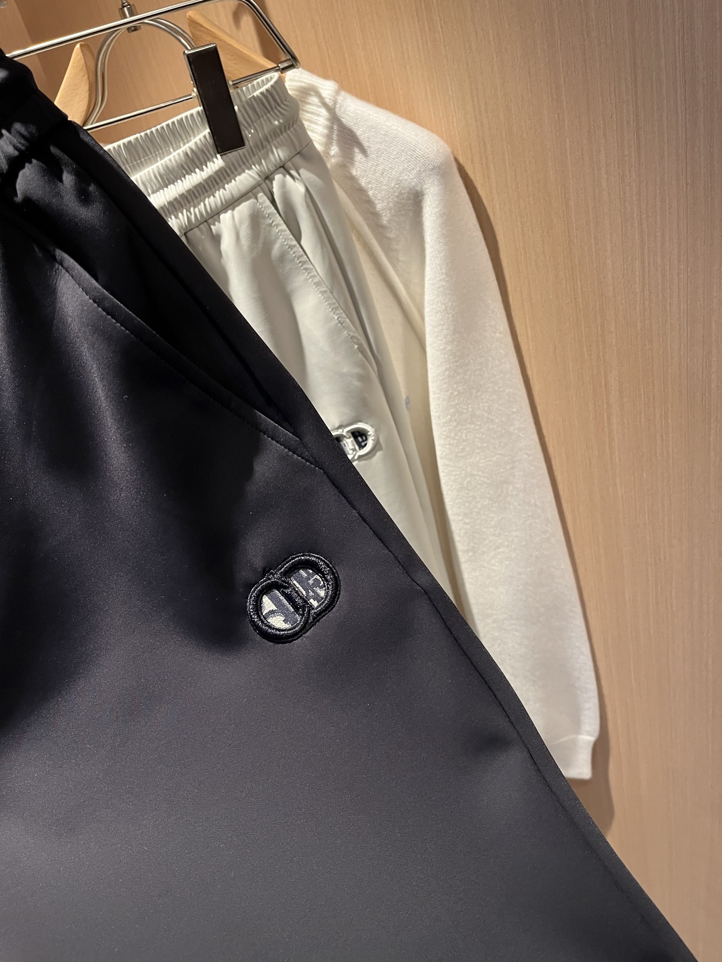 Dior 迪奥 2025秋冬新款男士休闲裤，高端品质之选……一款松紧腰抽绳休闲卫裤兼备的百搭裤装，也是男