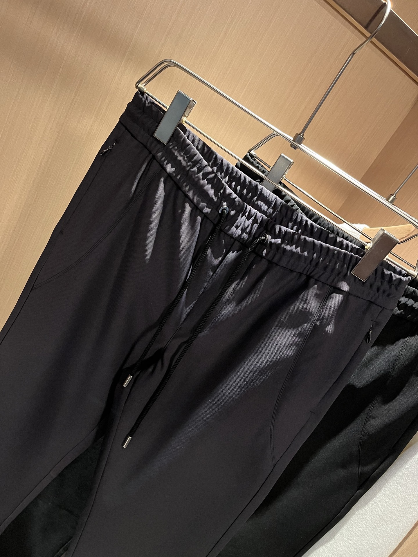 lululemon 露露乐蒙 2025秋冬新款男女同款👫休闲裤，意大利原厂订单渠道，极具个性高级风，标志