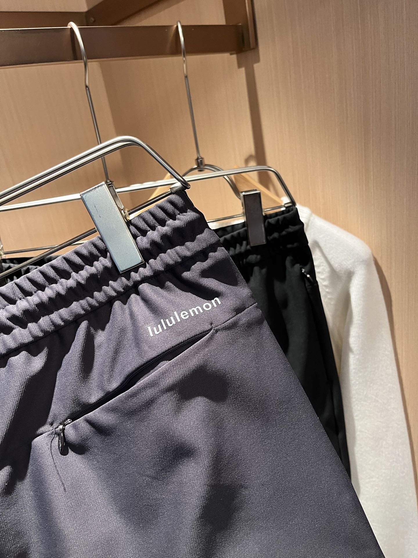 lululemon 露露乐蒙 2025秋冬新款男女同款👫休闲裤，意大利原厂订单渠道，极具个性高级风，标志