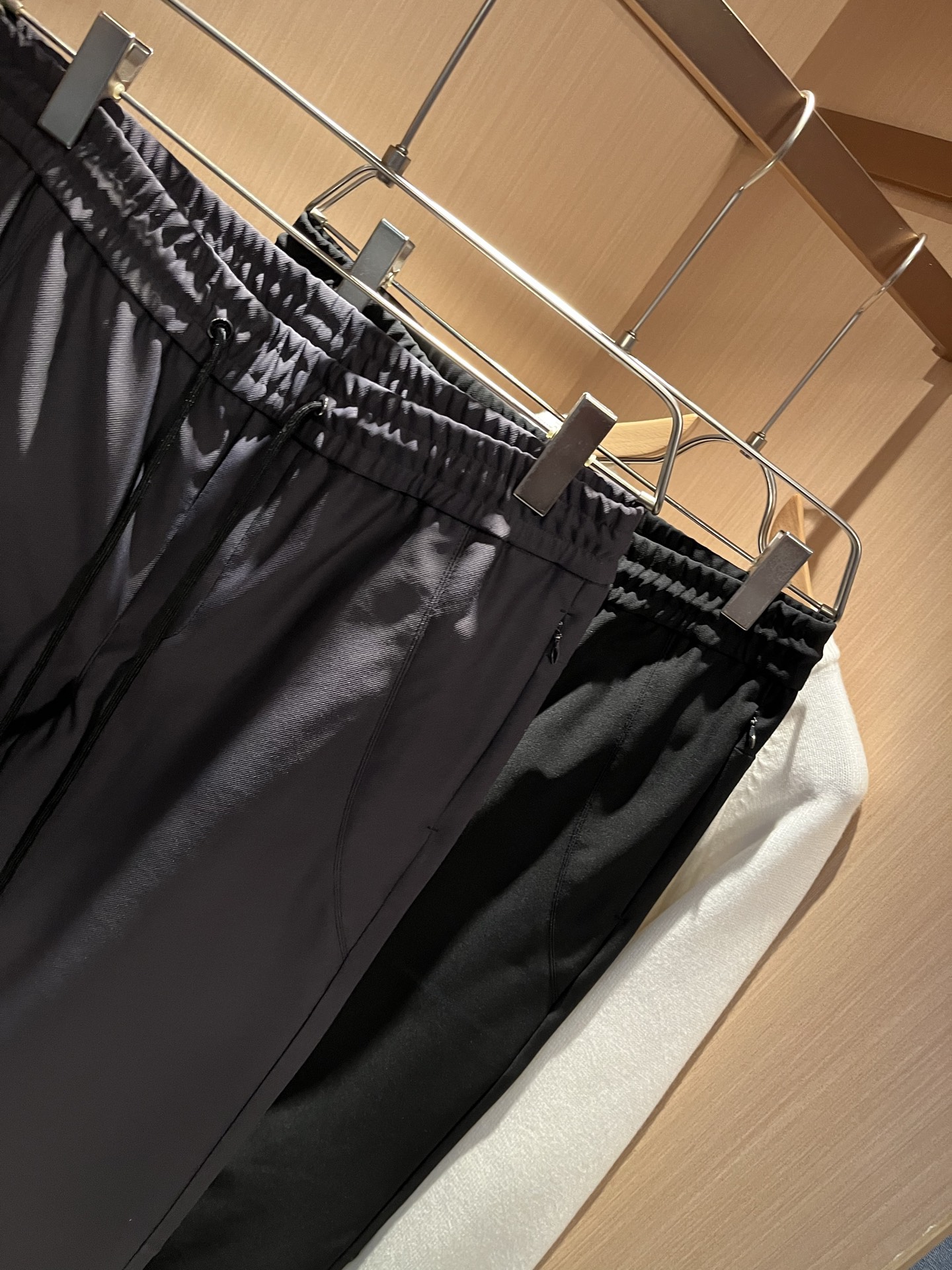 lululemon 露露乐蒙 2025秋冬新款男女同款👫休闲裤，意大利原厂订单渠道，极具个性高级风，标志