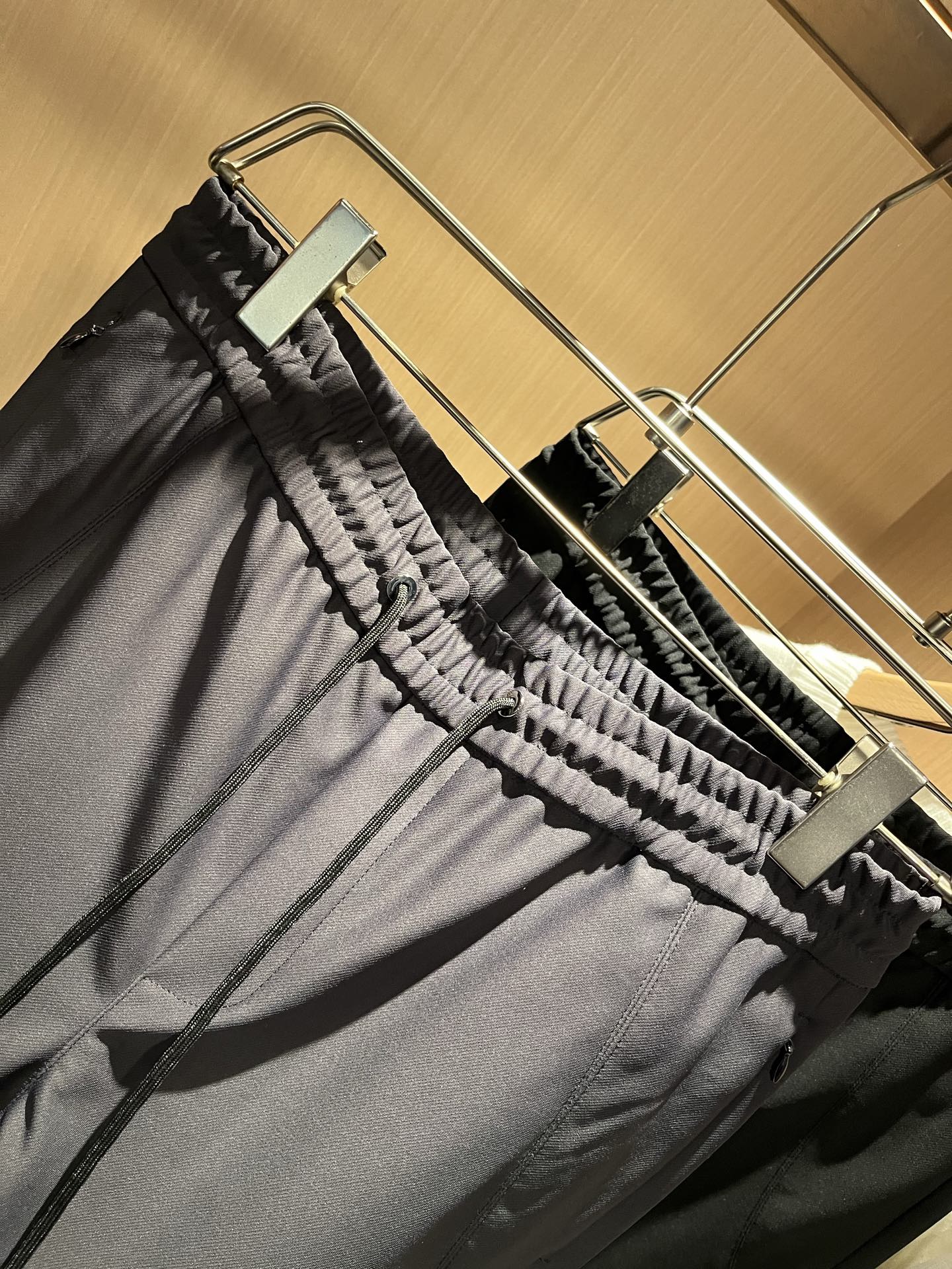 lululemon 露露乐蒙 2025秋冬新款男女同款👫休闲裤，意大利原厂订单渠道，极具个性高级风，标志