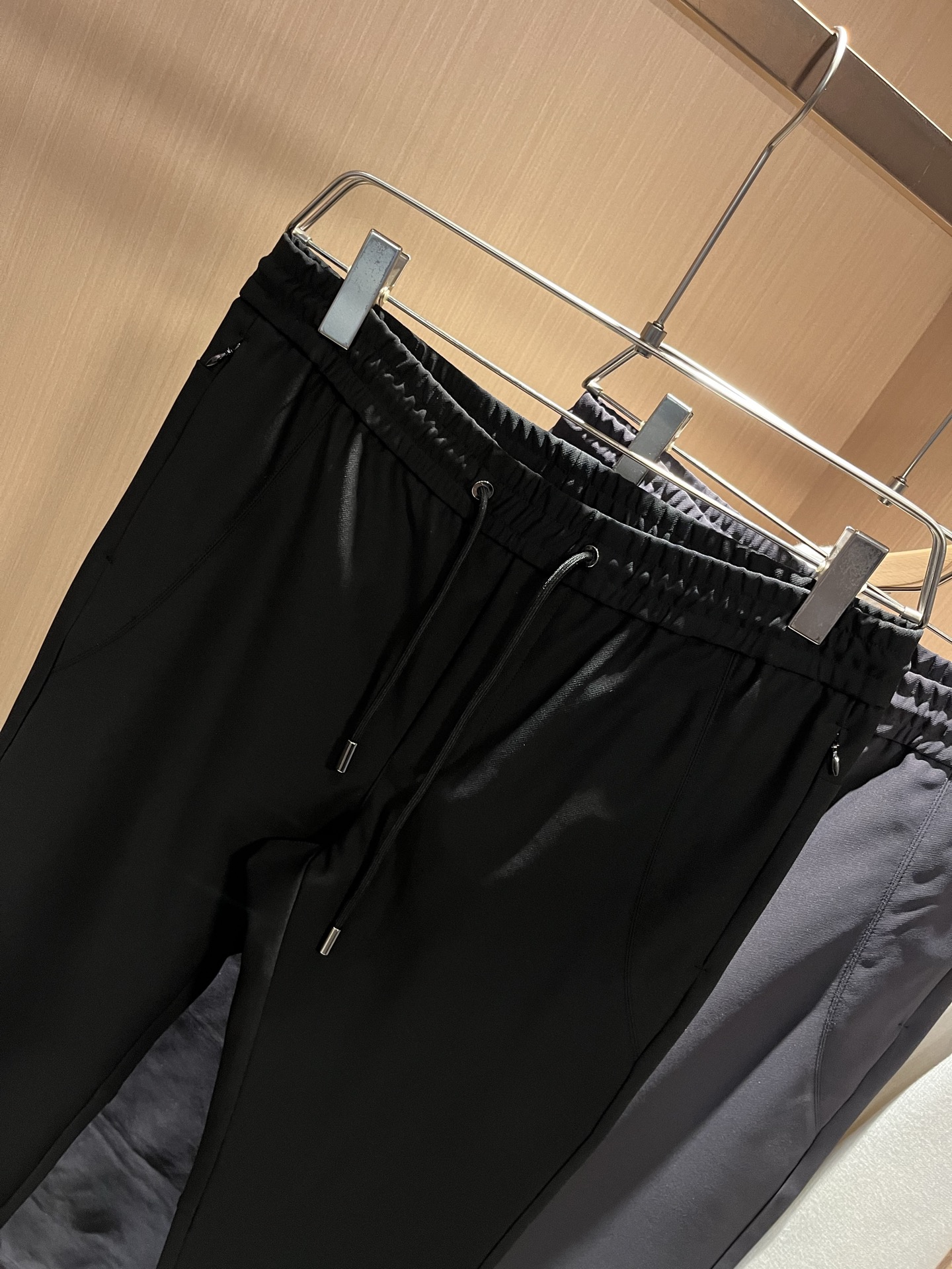 lululemon 露露乐蒙 2025秋冬新款男女同款👫休闲裤，意大利原厂订单渠道，极具个性高级风，标志