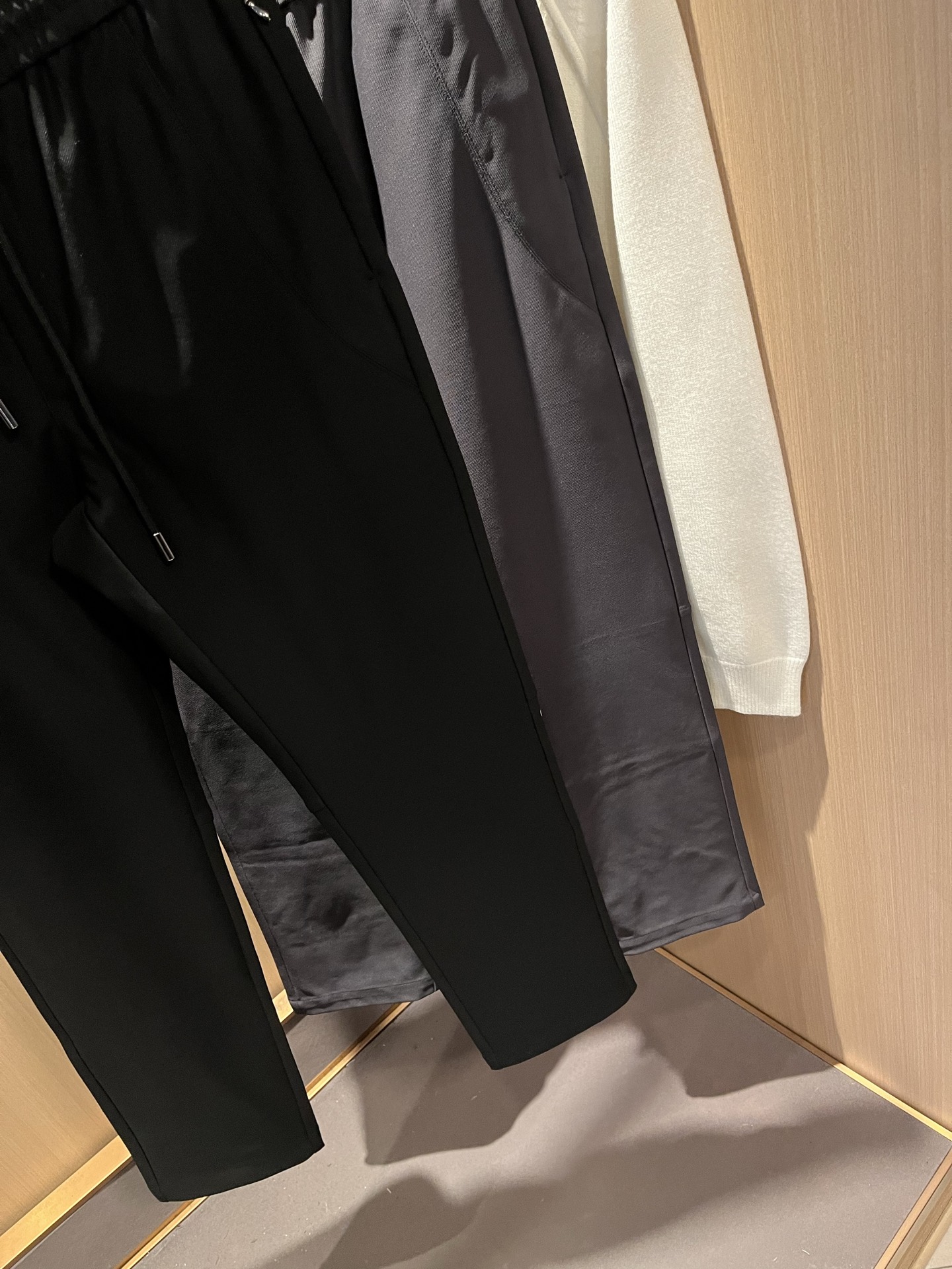 lululemon 露露乐蒙 2025秋冬新款男女同款👫休闲裤，意大利原厂订单渠道，极具个性高级风，标志