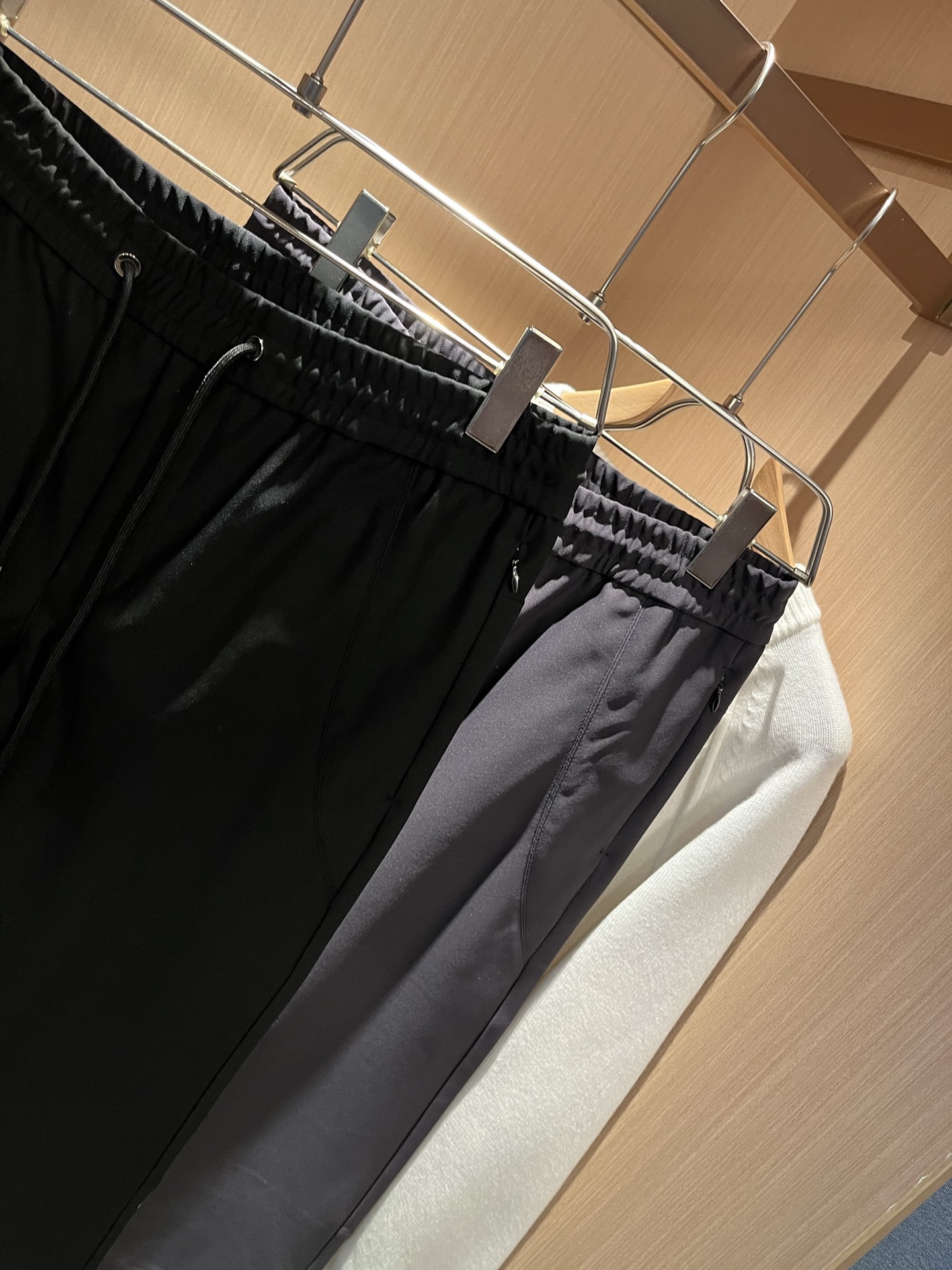 lululemon 露露乐蒙 2025秋冬新款男女同款👫休闲裤，意大利原厂订单渠道，极具个性高级风，标志