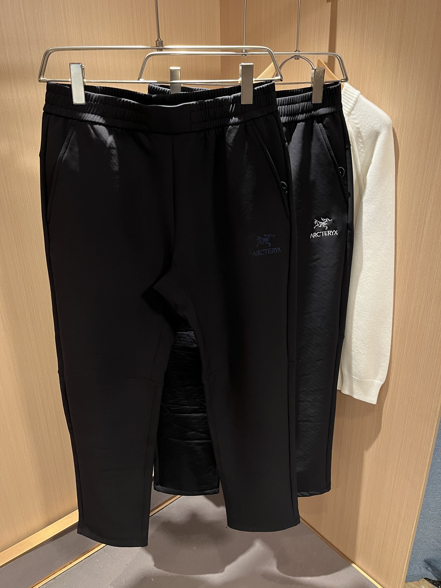 ARCTER*X始*祖鸟 2025秋冬新款休闲运动风格休闲裤，户外品牌可能大家第一想到的就是加拿大鹅、始