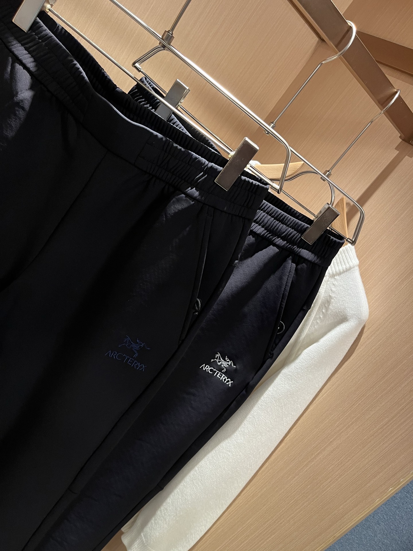 ARCTER*X始*祖鸟 2025秋冬新款休闲运动风格休闲裤，户外品牌可能大家第一想到的就是加拿大鹅、始