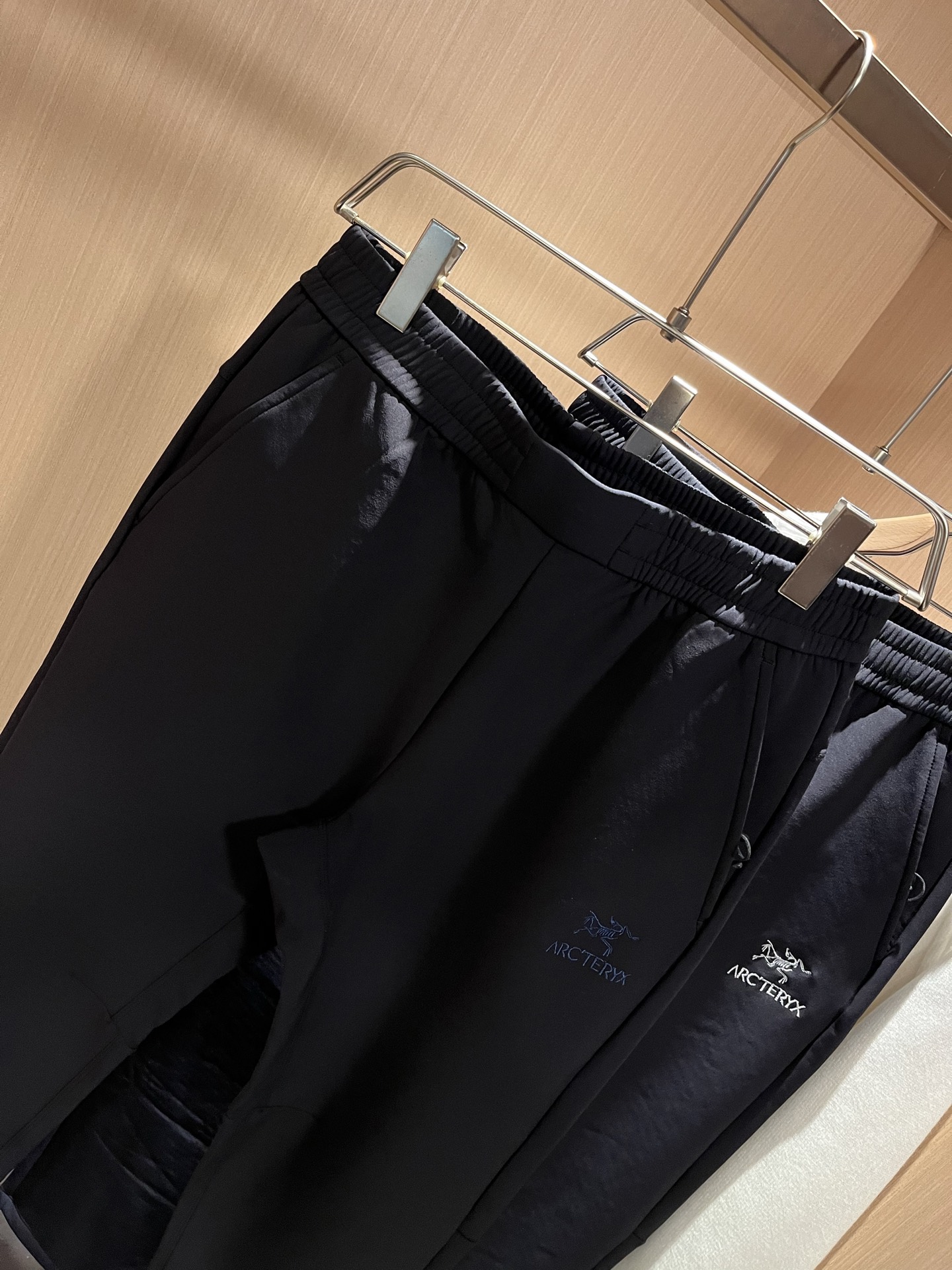 ARCTER*X始*祖鸟 2025秋冬新款休闲运动风格休闲裤，户外品牌可能大家第一想到的就是加拿大鹅、始