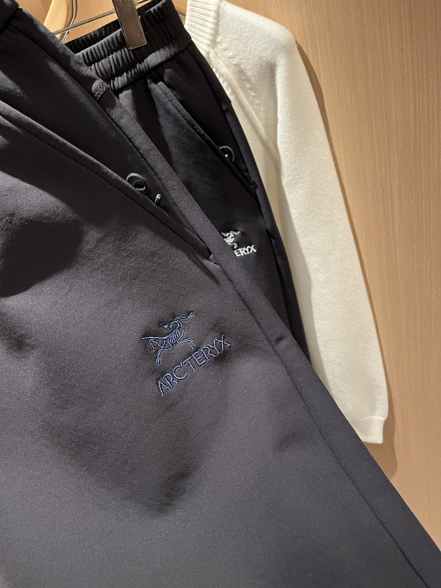 ARCTER*X始*祖鸟 2025秋冬新款休闲运动风格休闲裤，户外品牌可能大家第一想到的就是加拿大鹅、始