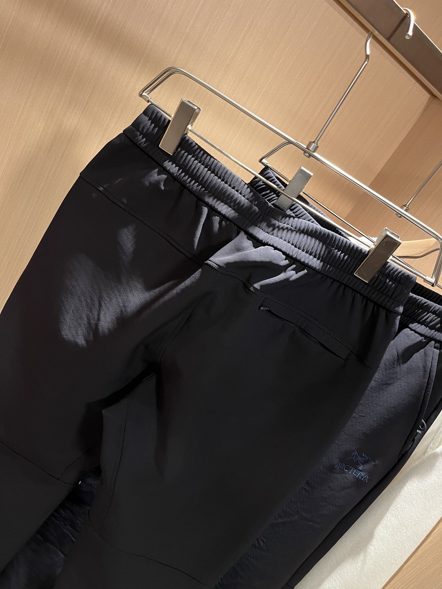 ARCTER*X始*祖鸟 2025秋冬新款休闲运动风格休闲裤，户外品牌可能大家第一想到的就是加拿大鹅、始