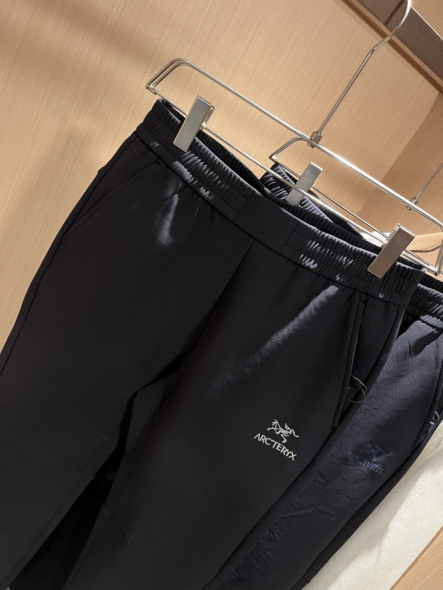 ARCTER*X始*祖鸟 2025秋冬新款休闲运动风格休闲裤，户外品牌可能大家第一想到的就是加拿大鹅、始