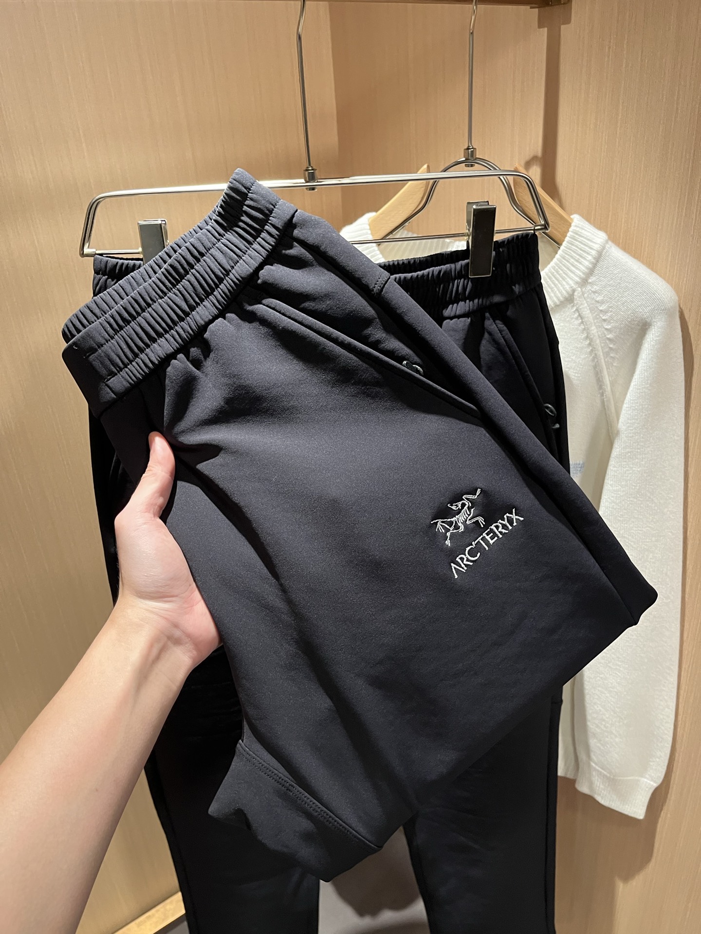 ARCTER*X始*祖鸟 2025秋冬新款休闲运动风格休闲裤，户外品牌可能大家第一想到的就是加拿大鹅、始