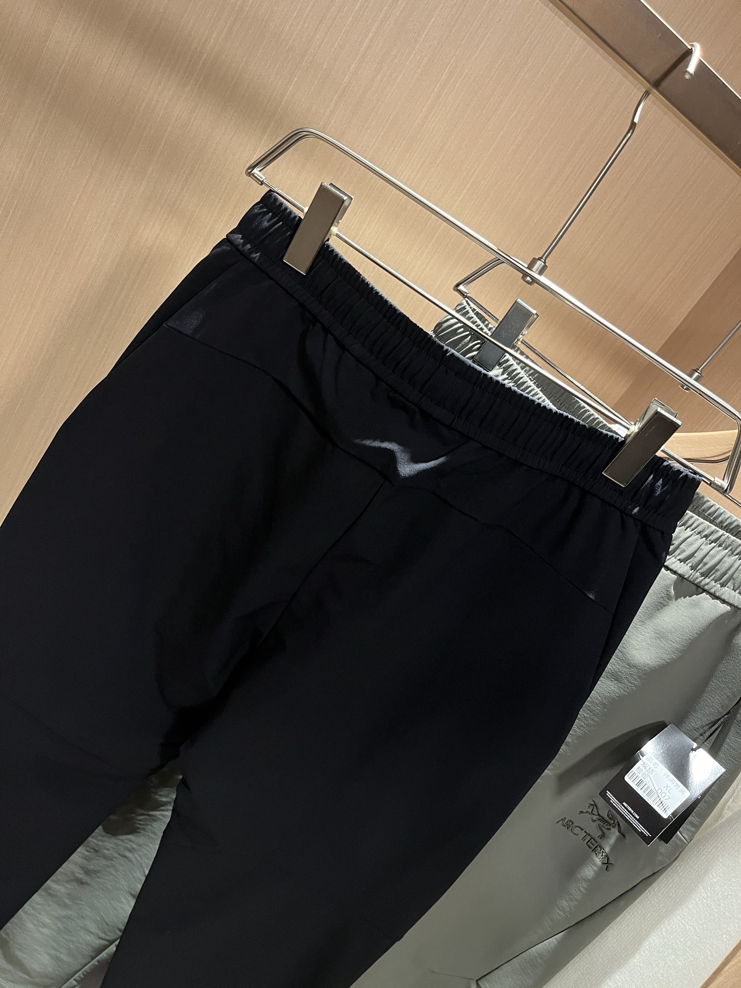 ARCTER*X始*祖鸟 2025秋冬新款休闲运动风格休闲裤，户外品牌可能大家第一想到的就是加拿大鹅、始