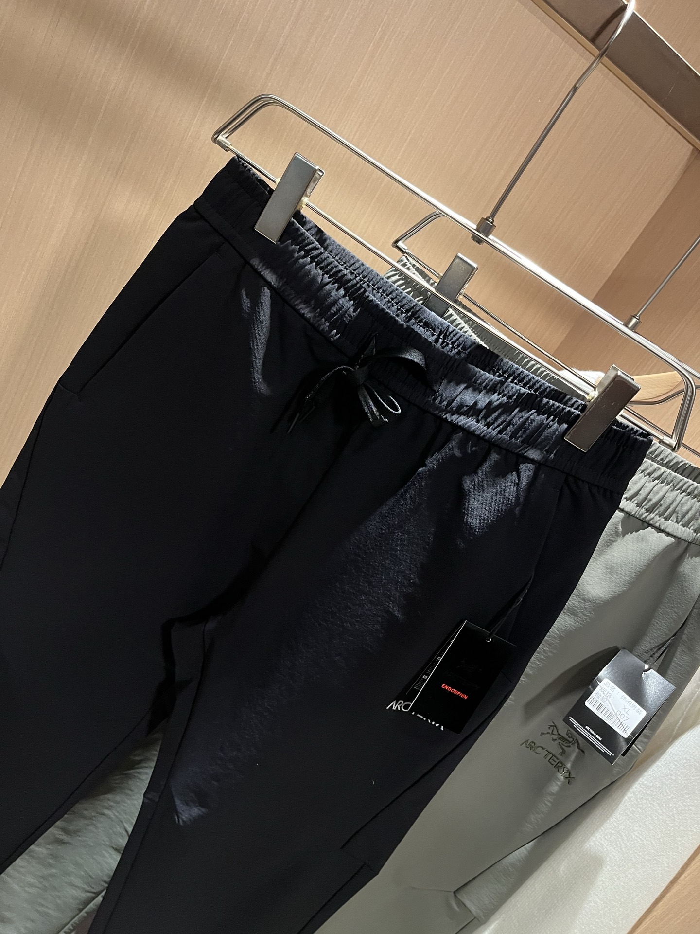 ARCTER*X始*祖鸟 2025秋冬新款休闲运动风格休闲裤，户外品牌可能大家第一想到的就是加拿大鹅、始