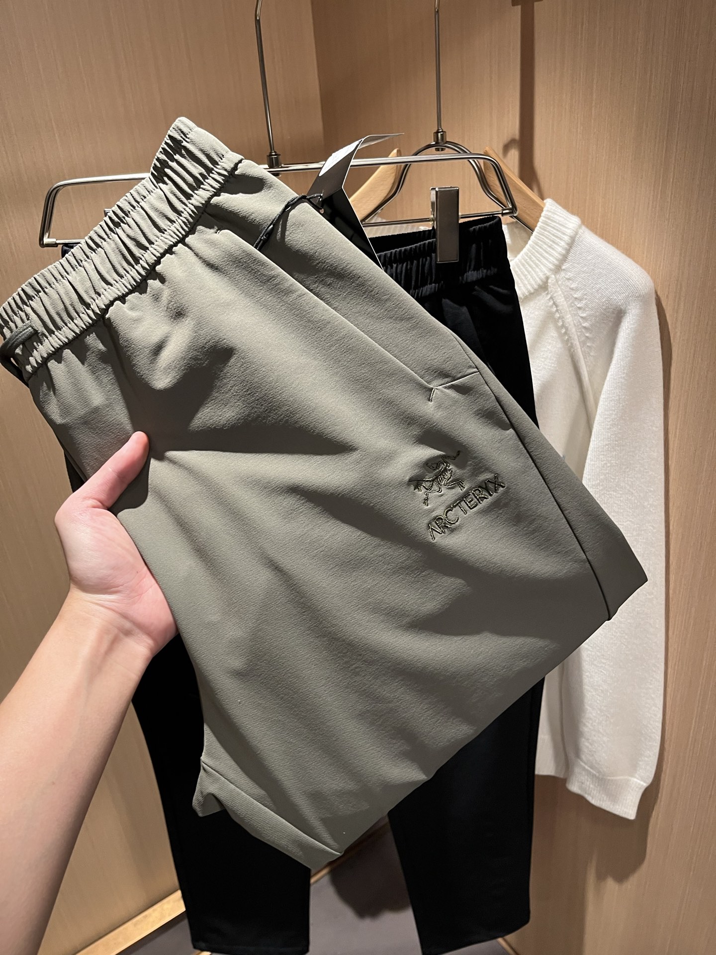 ARCTER*X始*祖鸟 2025秋冬新款休闲运动风格休闲裤，户外品牌可能大家第一想到的就是加拿大鹅、始