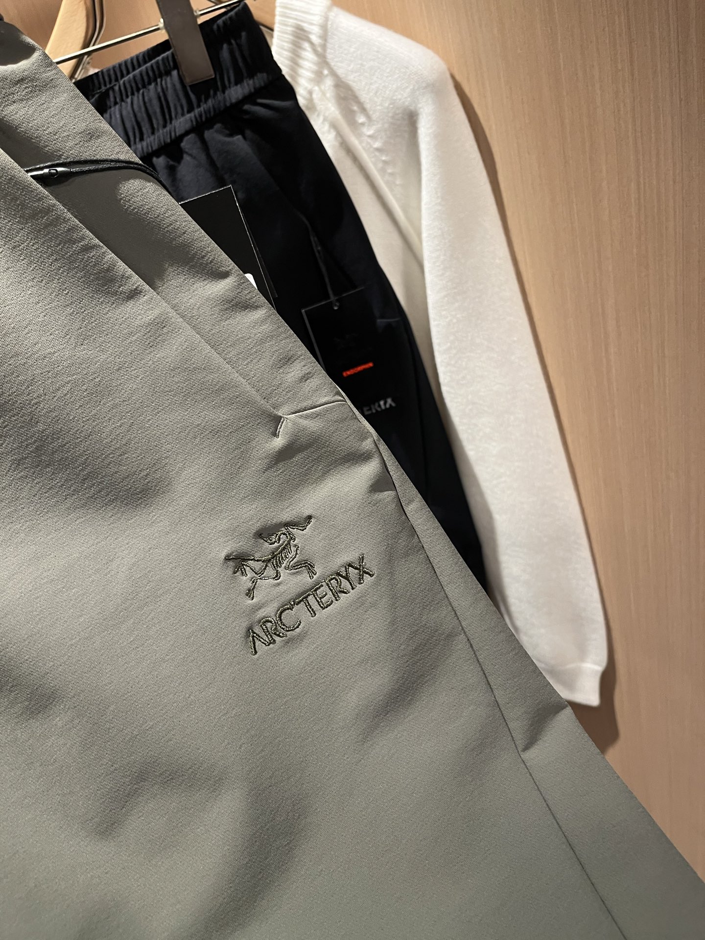 ARCTER*X始*祖鸟 2025秋冬新款休闲运动风格休闲裤，户外品牌可能大家第一想到的就是加拿大鹅、始