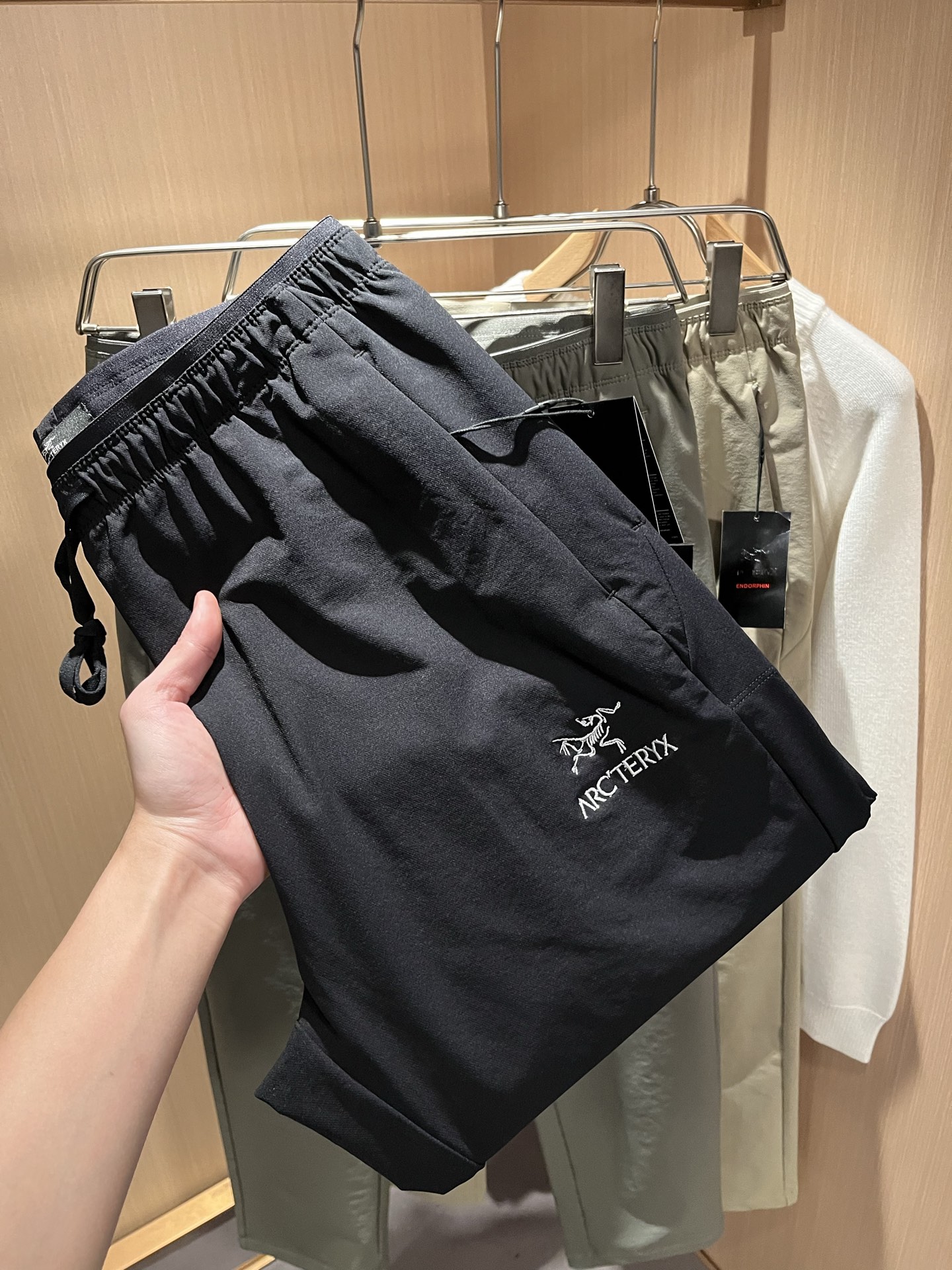 ARCTER*X始*祖鸟 2025秋冬新款休闲运动风格休闲裤，户外品牌可能大家第一想到的就是加拿大鹅、始