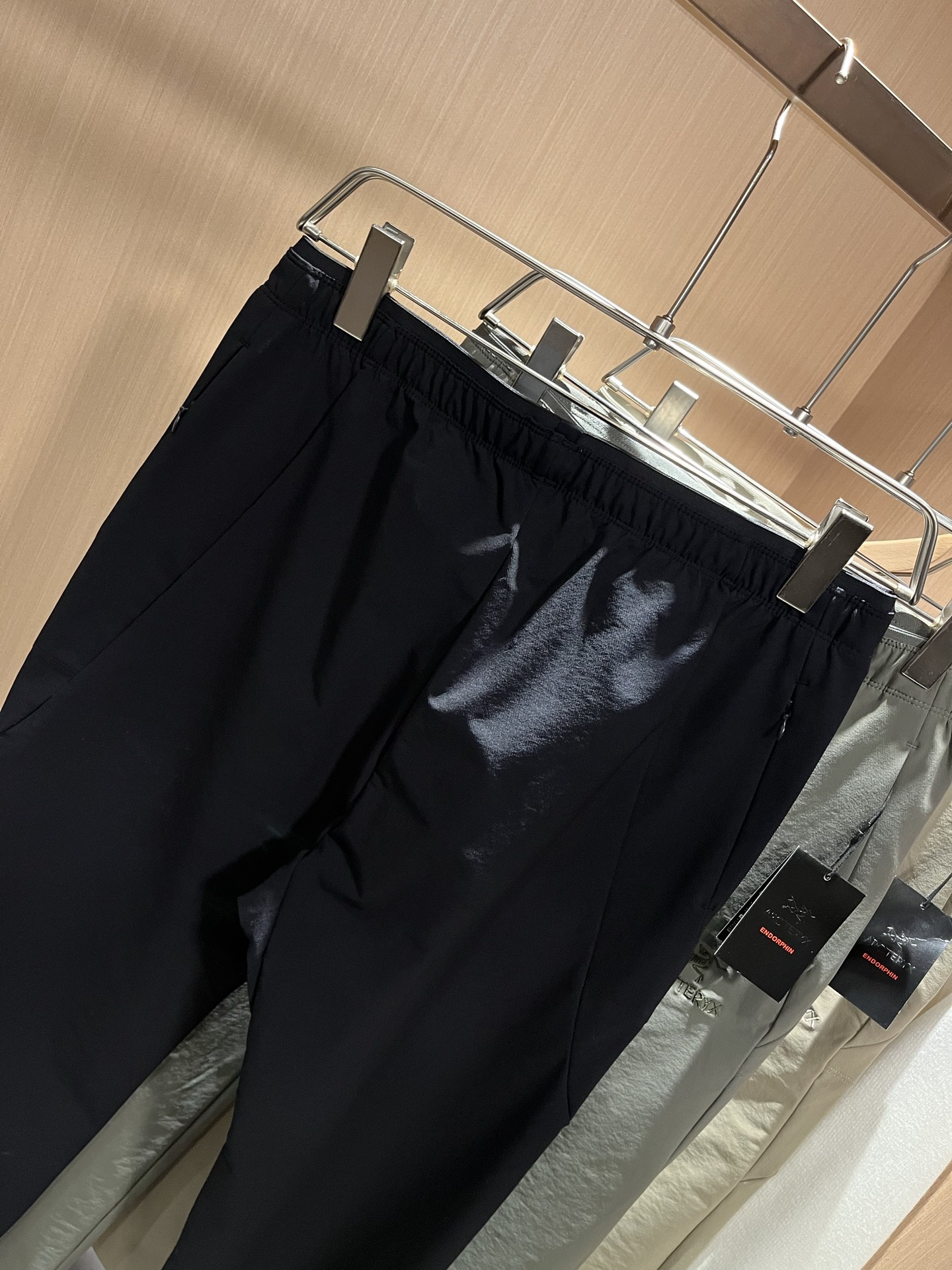 ARCTER*X始*祖鸟 2025秋冬新款休闲运动风格休闲裤，户外品牌可能大家第一想到的就是加拿大鹅、始