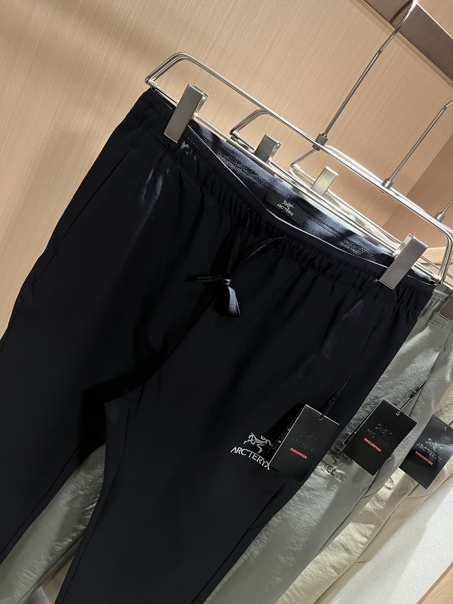 ARCTER*X始*祖鸟 2025秋冬新款休闲运动风格休闲裤，户外品牌可能大家第一想到的就是加拿大鹅、始