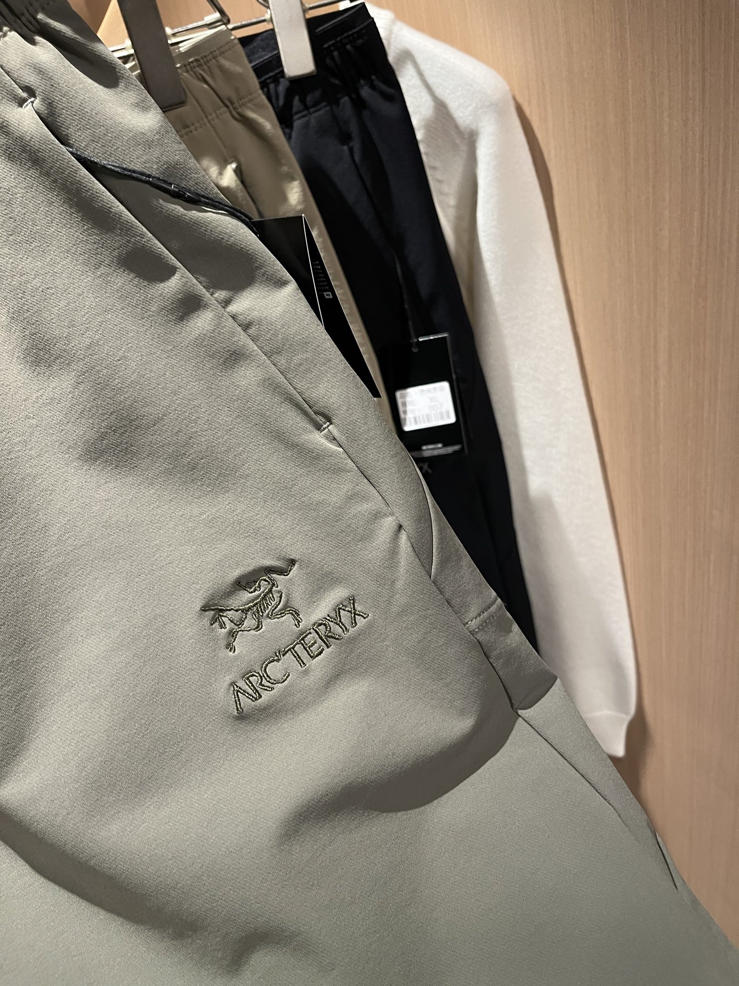 ARCTER*X始*祖鸟 2025秋冬新款休闲运动风格休闲裤，户外品牌可能大家第一想到的就是加拿大鹅、始