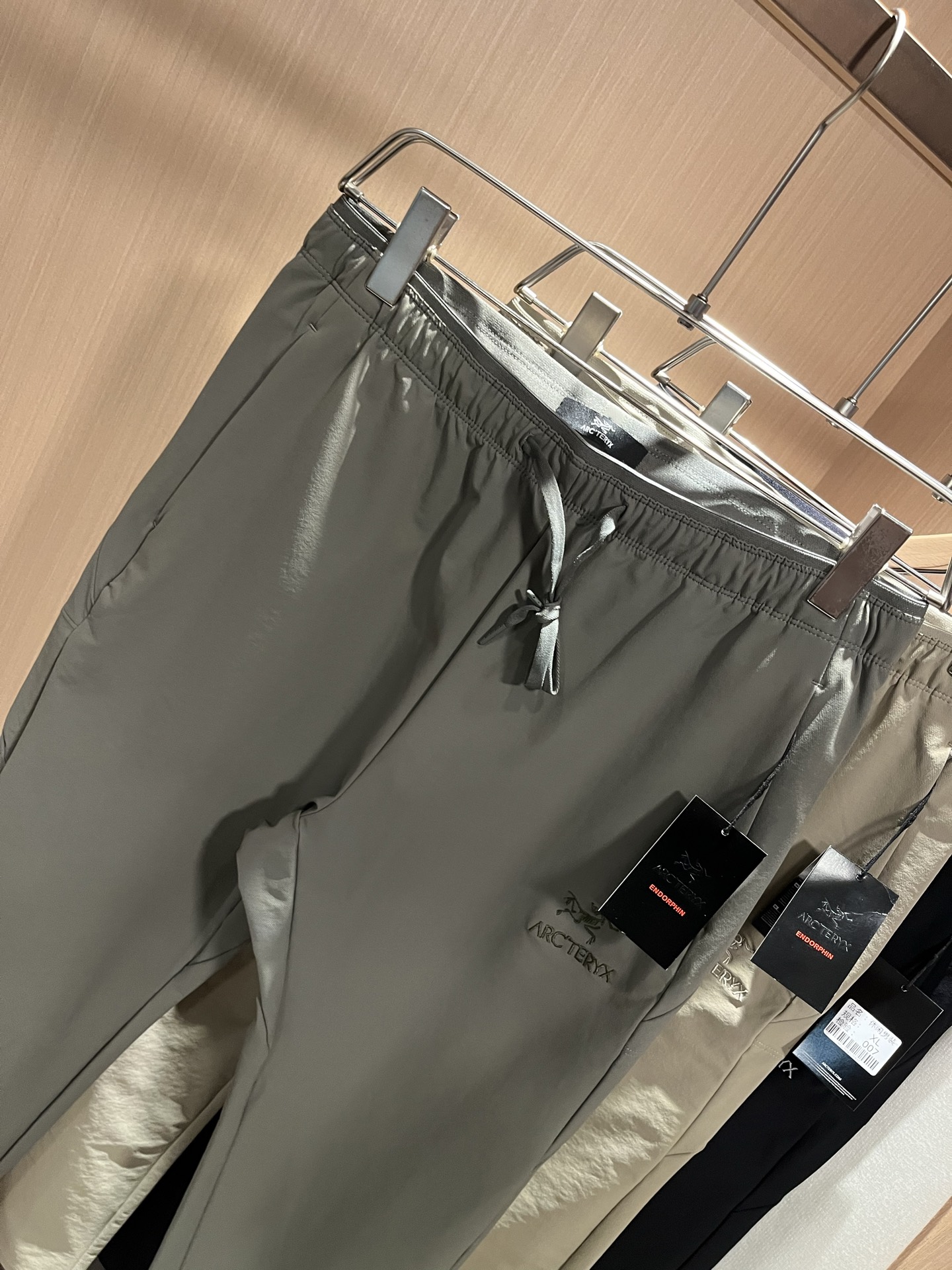 ARCTER*X始*祖鸟 2025秋冬新款休闲运动风格休闲裤，户外品牌可能大家第一想到的就是加拿大鹅、始