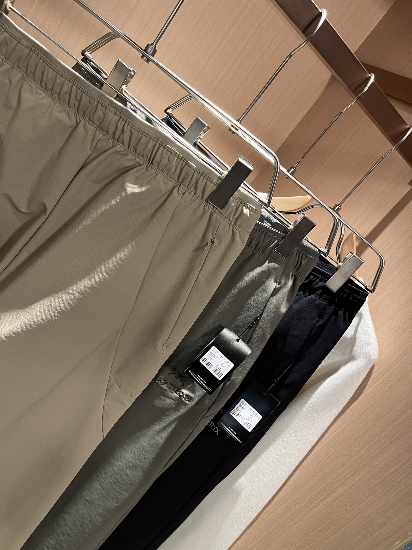 ARCTER*X始*祖鸟 2025秋冬新款休闲运动风格休闲裤，户外品牌可能大家第一想到的就是加拿大鹅、始