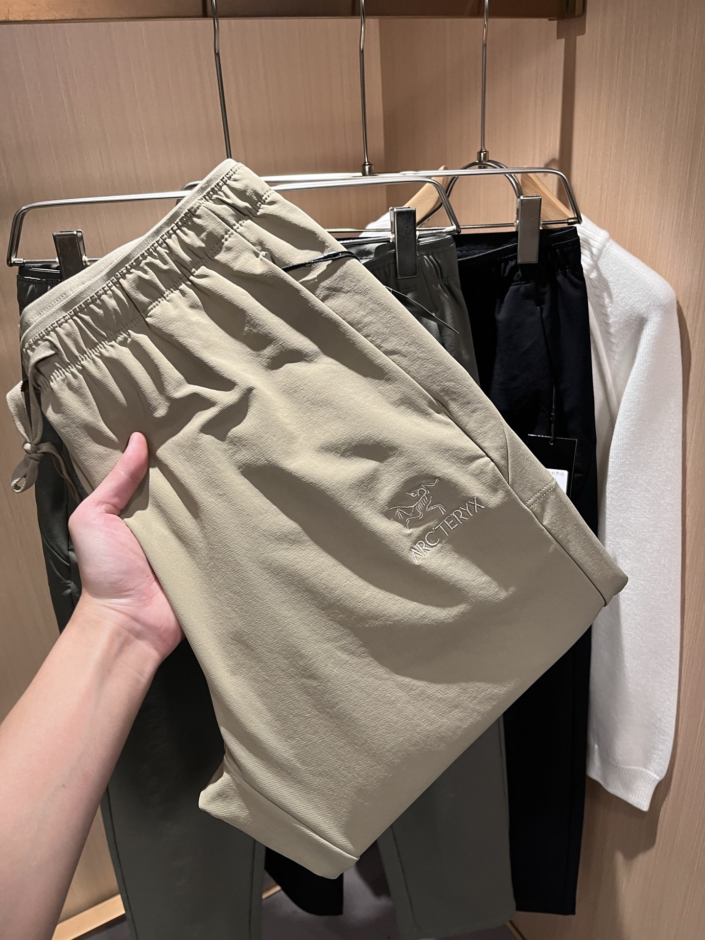 ARCTER*X始*祖鸟 2025秋冬新款休闲运动风格休闲裤，户外品牌可能大家第一想到的就是加拿大鹅、始