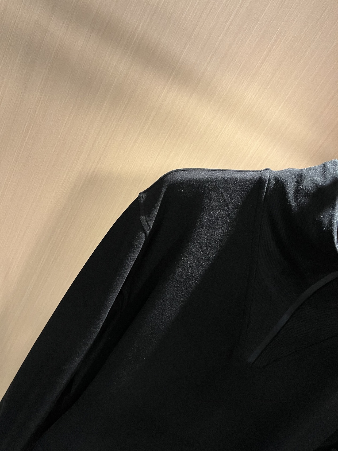 Loro Piana诺悠翩雅 2025秋冬男士套装，最新的贸易订单全品相！！网红款！上身舒适透气，不僵硬