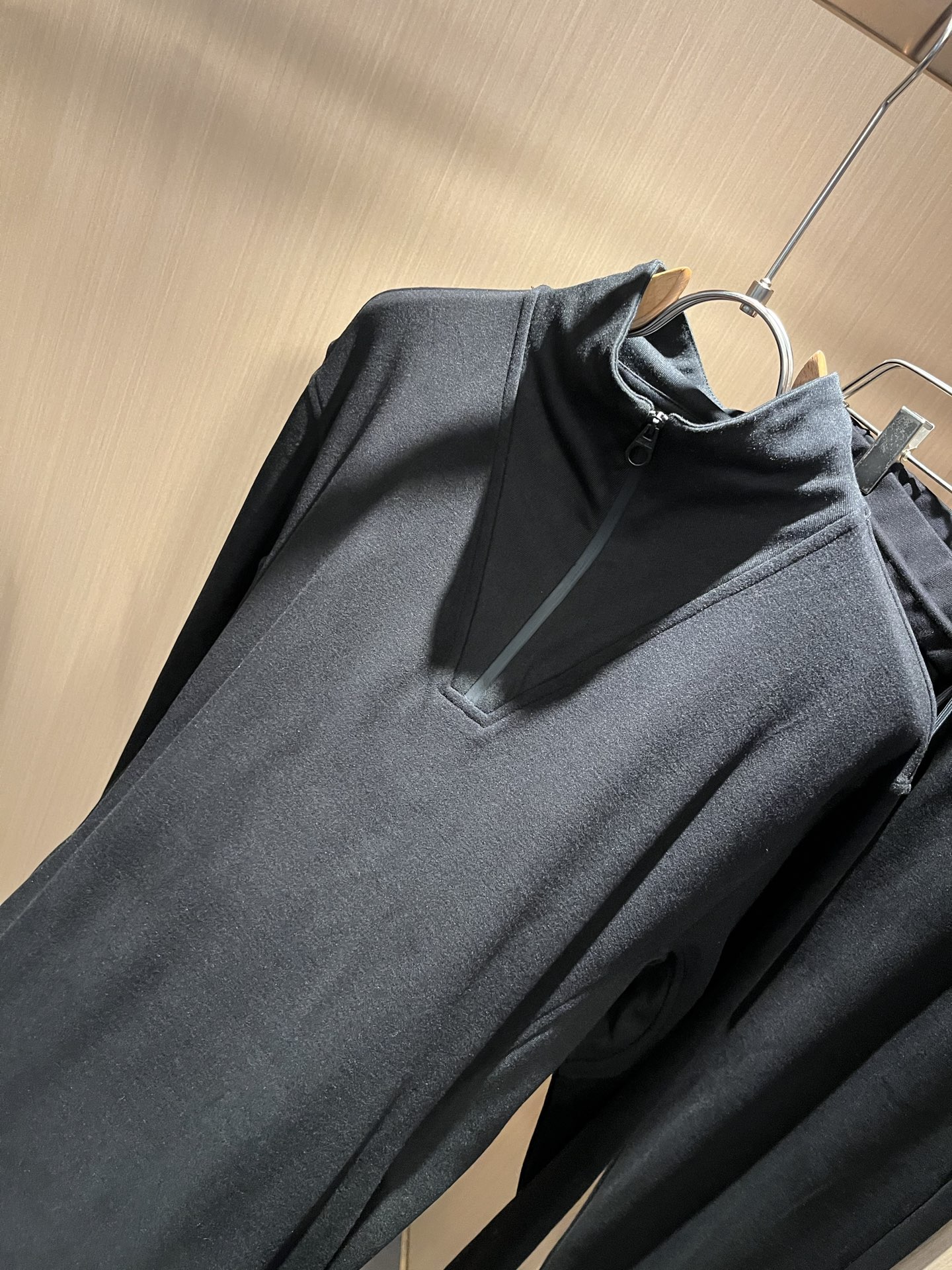 Loro Piana诺悠翩雅 2025秋冬男士套装，最新的贸易订单全品相！！网红款！上身舒适透气，不僵硬