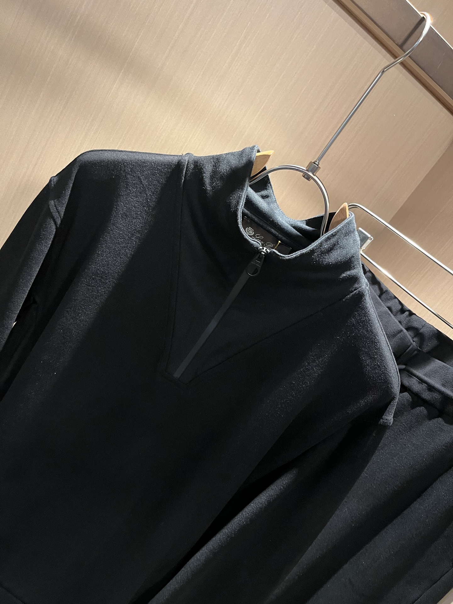 Loro Piana诺悠翩雅 2025秋冬男士套装，最新的贸易订单全品相！！网红款！上身舒适透气，不僵硬