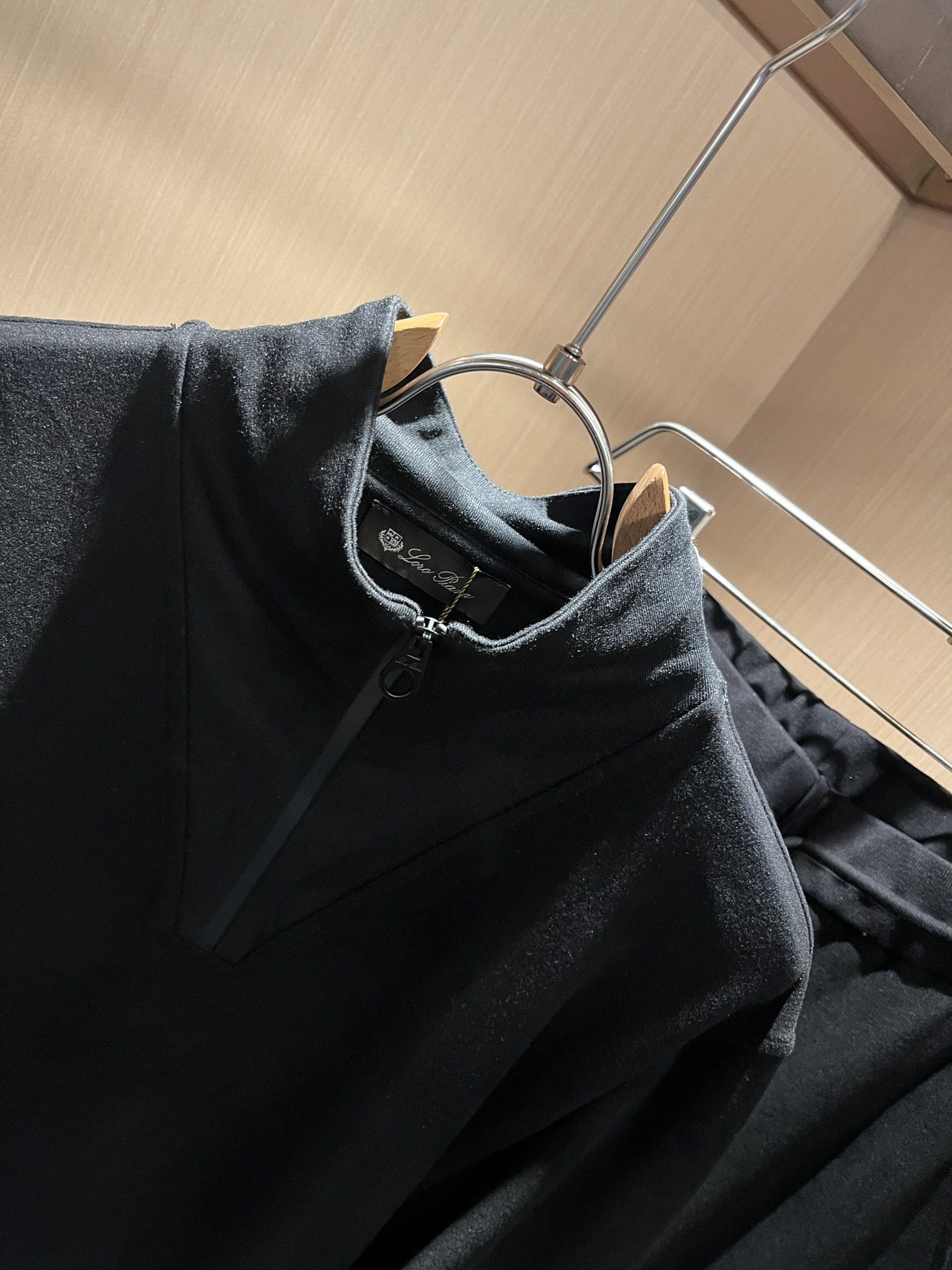 Loro Piana诺悠翩雅 2025秋冬男士套装，最新的贸易订单全品相！！网红款！上身舒适透气，不僵硬