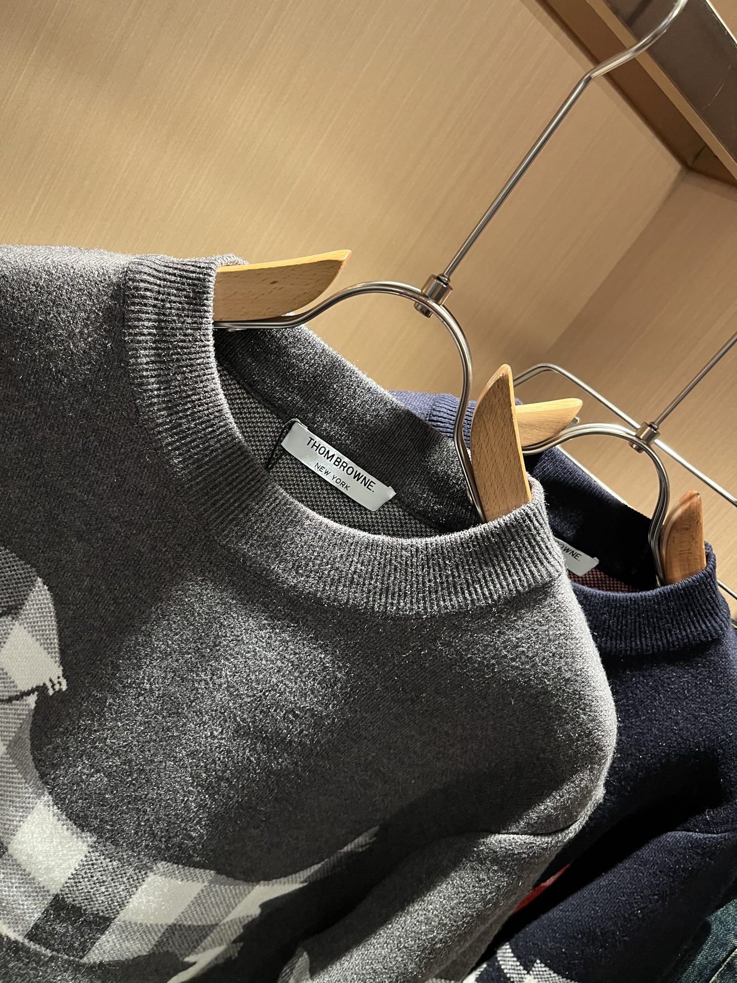 ThomBrow*e汤姆*朗2025秋冬新款男女同款👫针织羊毛衫，今年的专柜新品，男女同款👫超软羊毛面料