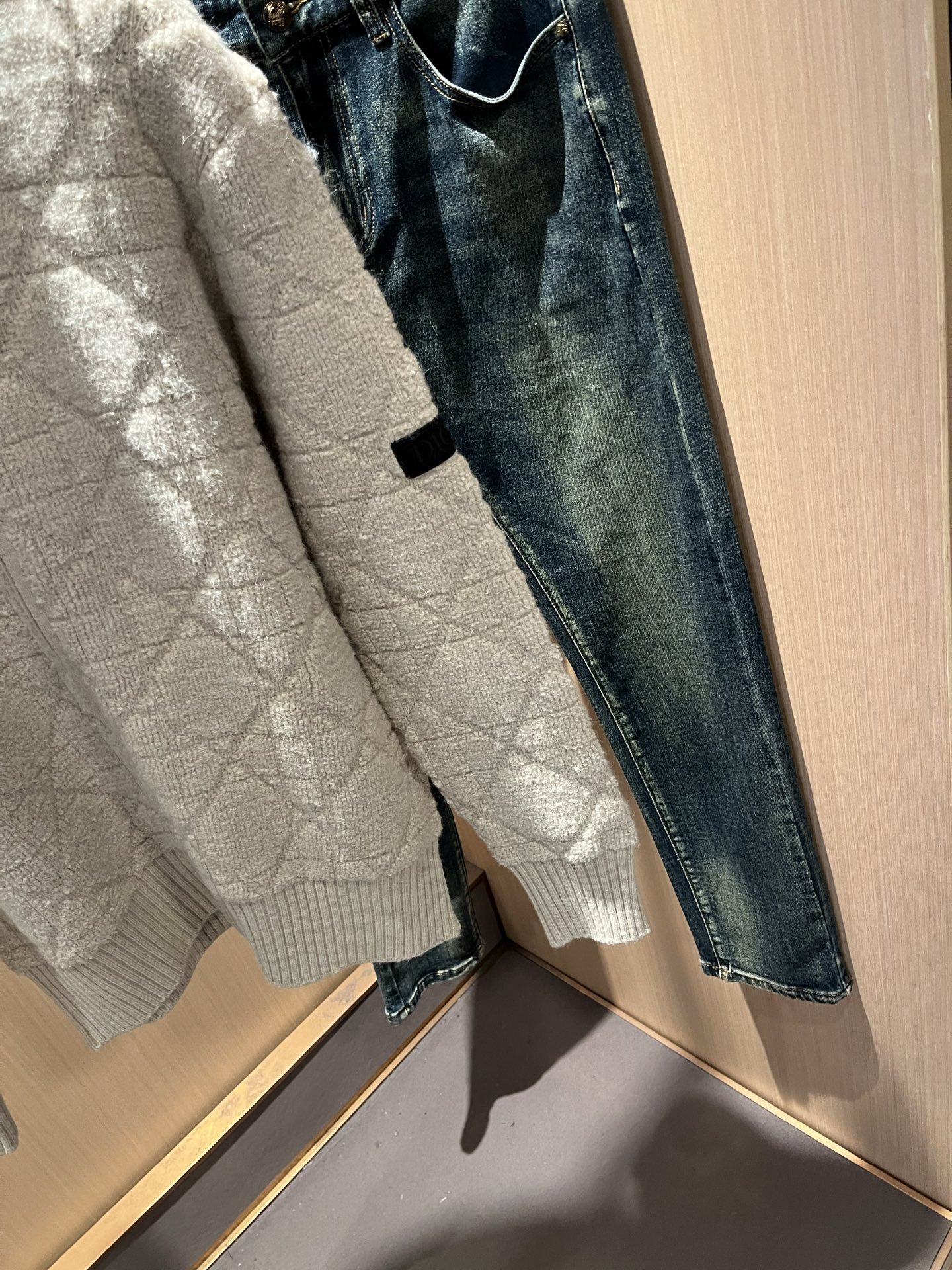 Dio*迪家 2025秋冬新款男女同款👫针织羊毛开衫，专柜同步发售！定制专属羊毛🐑面料，从容百搭，档次极