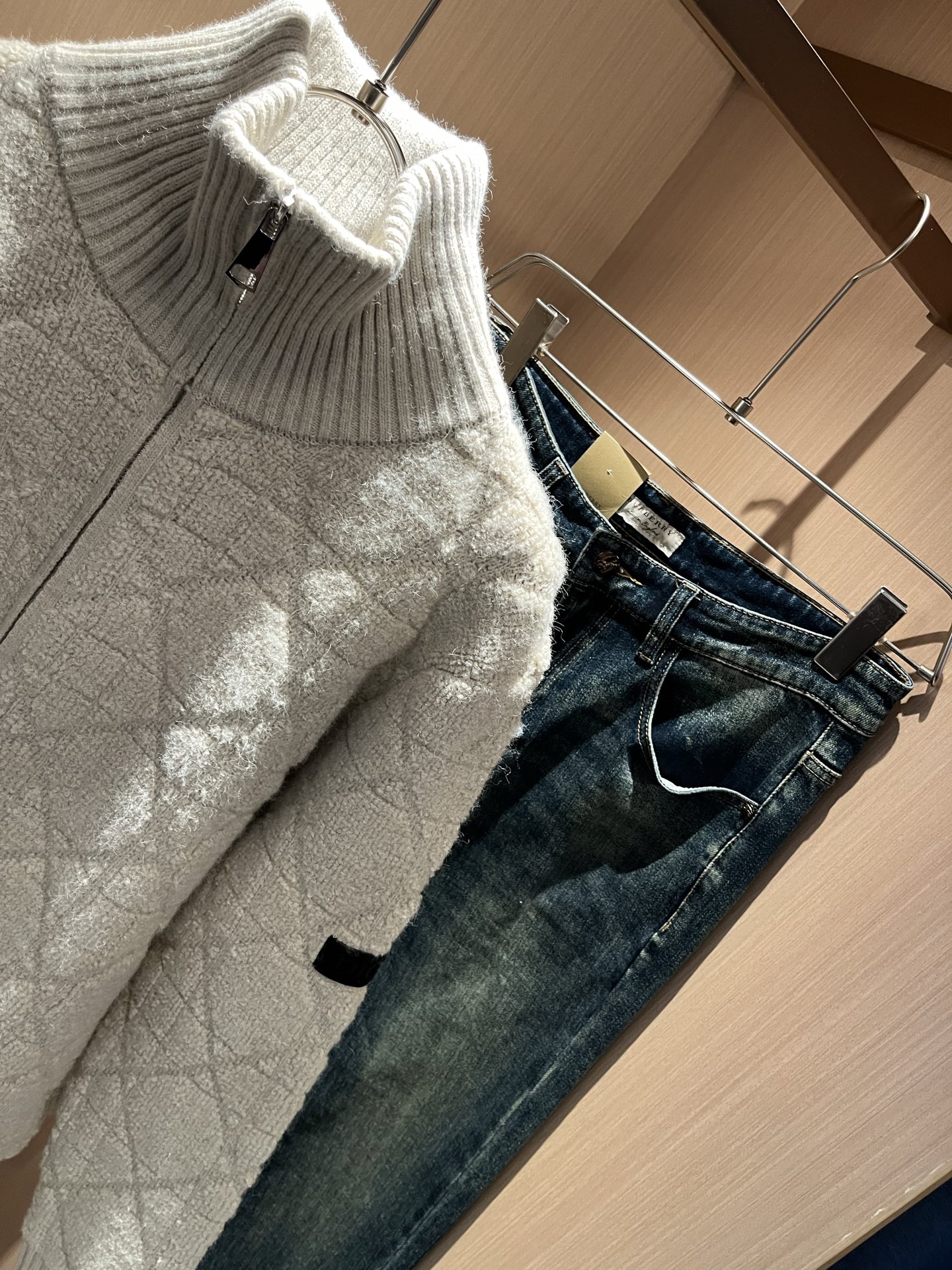 Dio*迪家 2025秋冬新款男女同款👫针织羊毛开衫，专柜同步发售！定制专属羊毛🐑面料，从容百搭，档次极