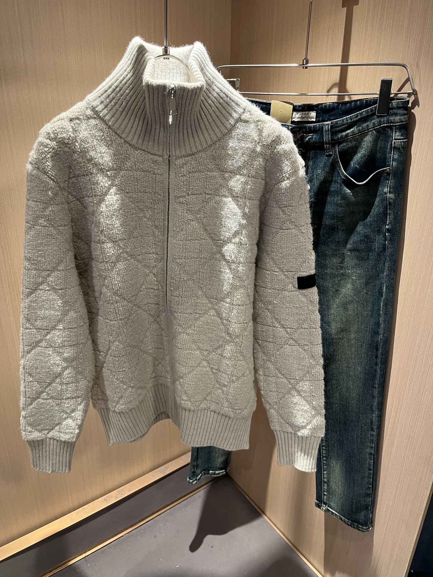 Dio*迪家 2025秋冬新款男女同款👫针织羊毛开衫，专柜同步发售！定制专属羊毛🐑面料，从容百搭，档次极