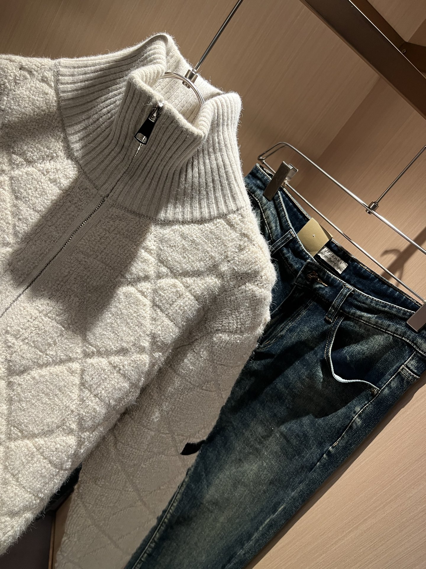 Dio*迪家 2025秋冬新款男女同款👫针织羊毛开衫，专柜同步发售！定制专属羊毛🐑面料，从容百搭，档次极