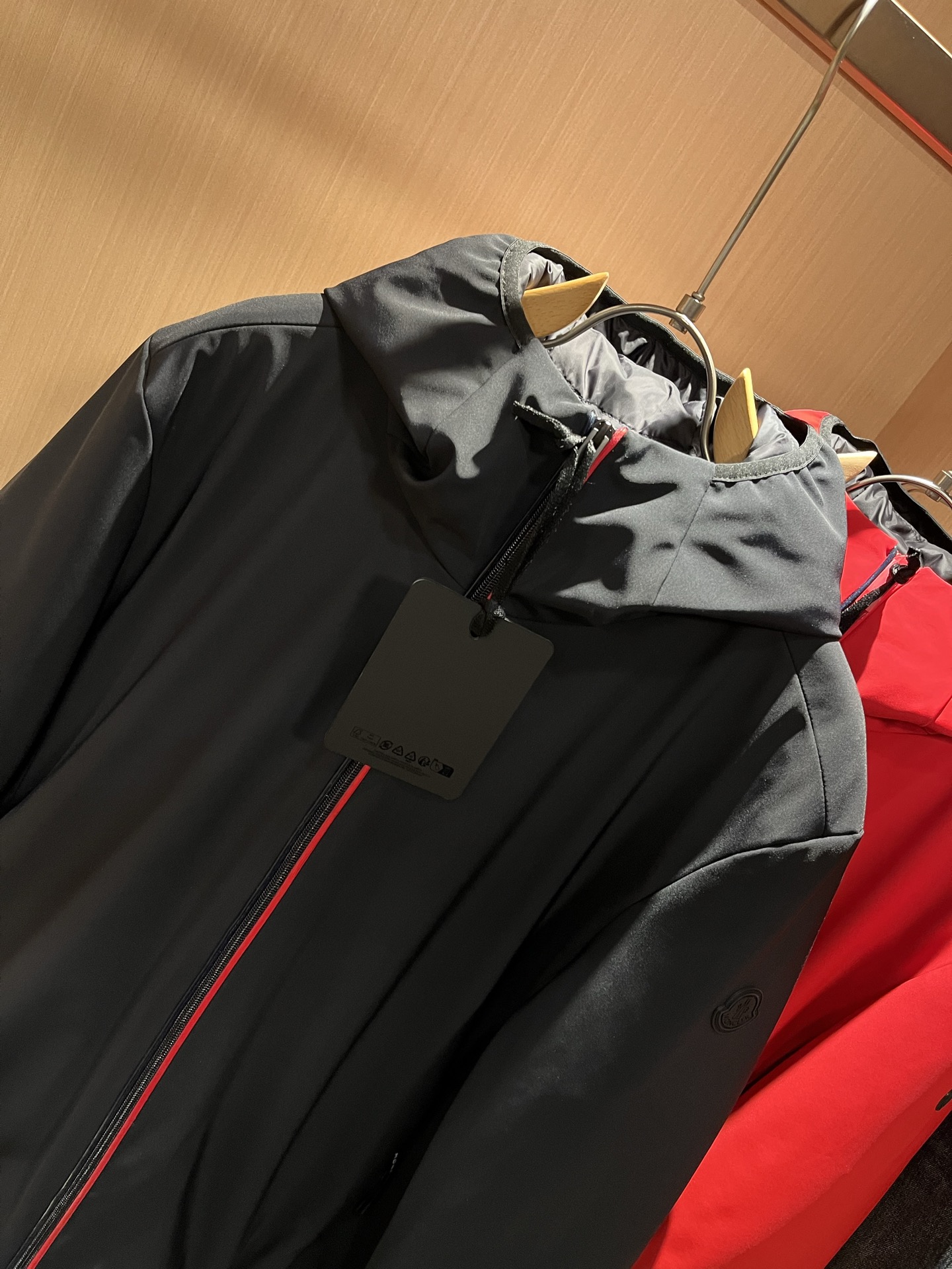 Mon*ler蒙口 2025秋冬新款男女同款👫羽绒服 ！年度的压轴款登场...匠心技艺于一身的经典款.高