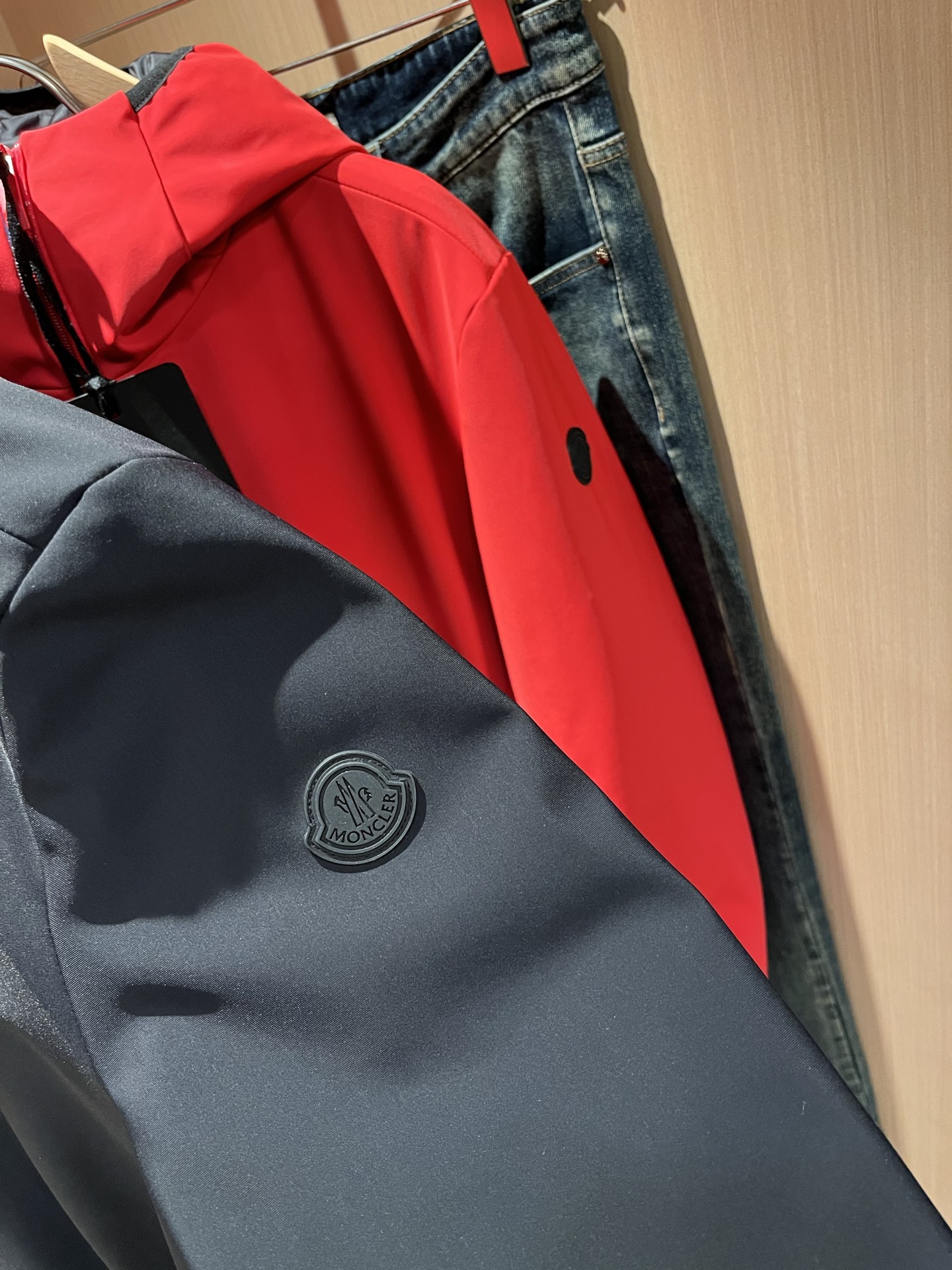 Mon*ler蒙口 2025秋冬新款男女同款👫羽绒服 ！年度的压轴款登场...匠心技艺于一身的经典款.高