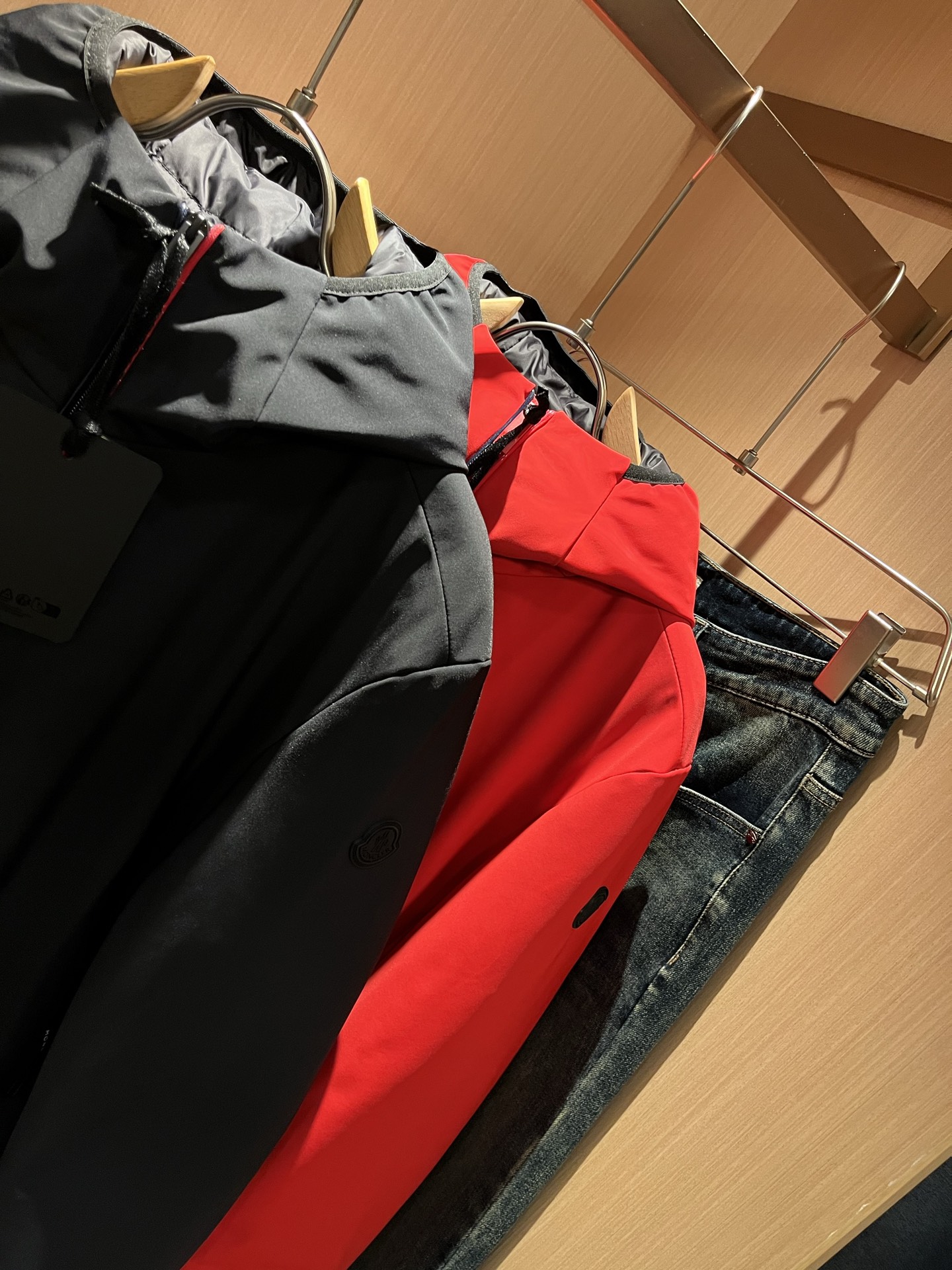 Mon*ler蒙口 2025秋冬新款男女同款👫羽绒服 ！年度的压轴款登场...匠心技艺于一身的经典款.高