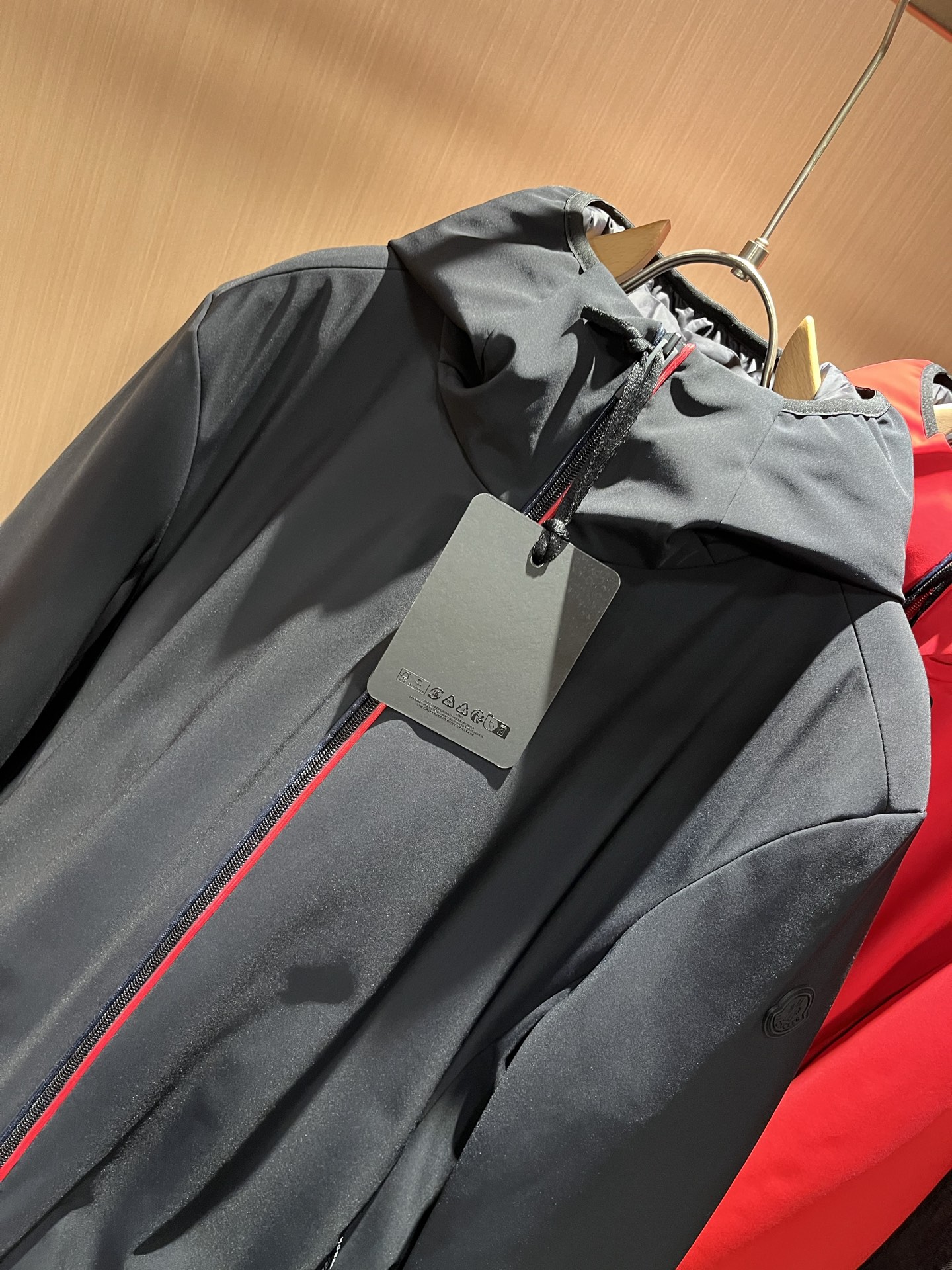 Mon*ler蒙口 2025秋冬新款男女同款👫羽绒服 ！年度的压轴款登场...匠心技艺于一身的经典款.高