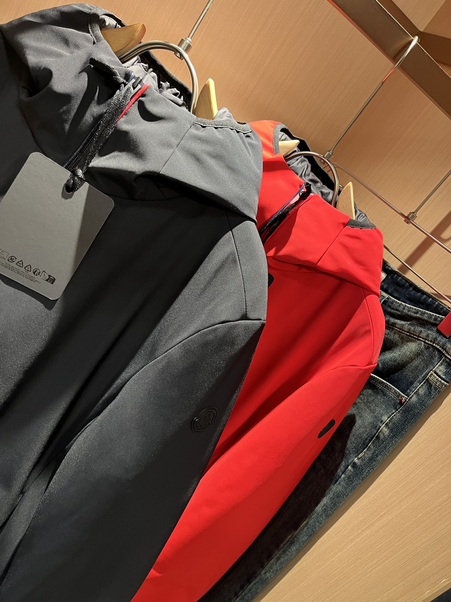 Mon*ler蒙口 2025秋冬新款男女同款👫羽绒服 ！年度的压轴款登场...匠心技艺于一身的经典款.高