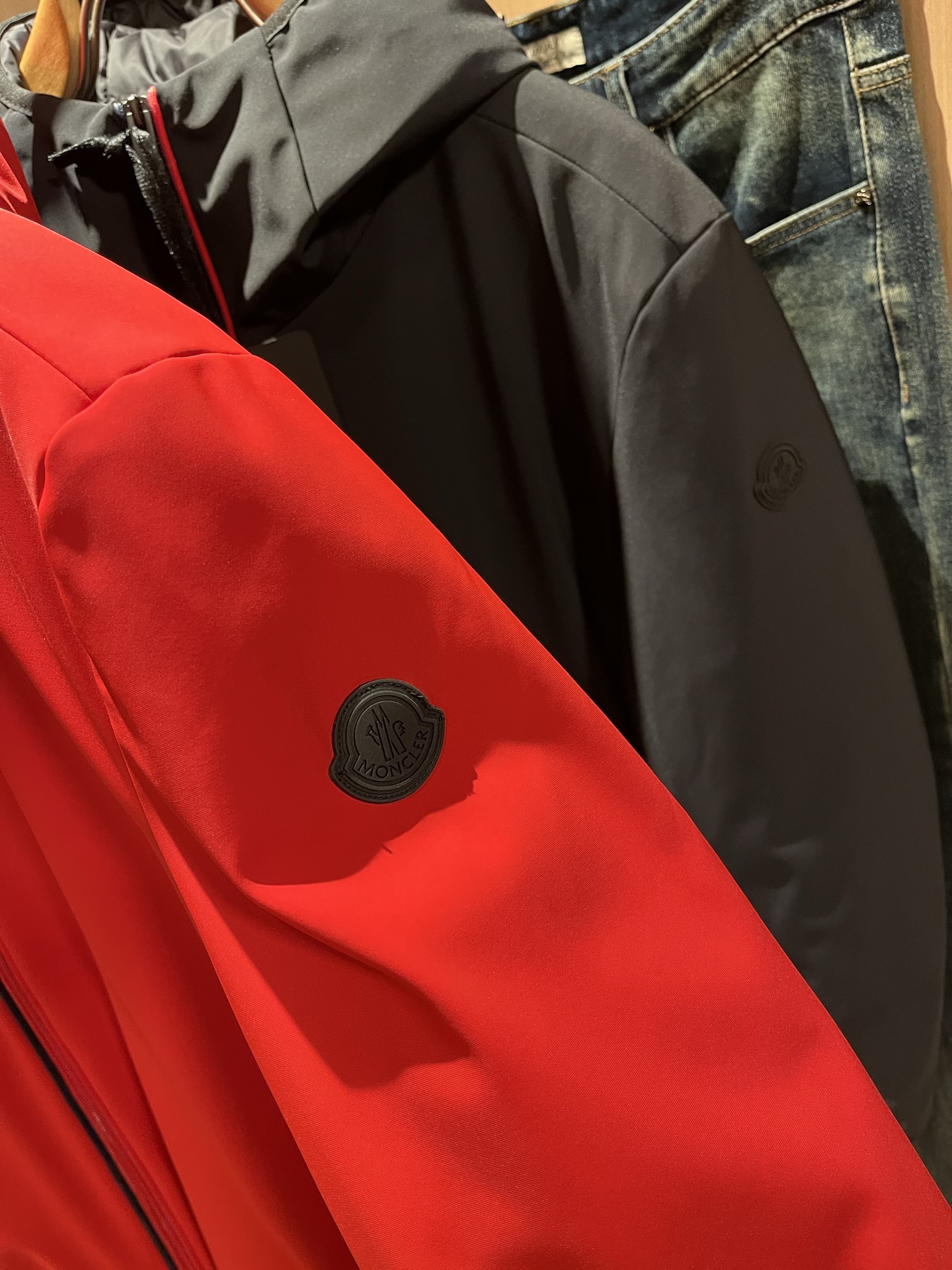 Mon*ler蒙口 2025秋冬新款男女同款👫羽绒服 ！年度的压轴款登场...匠心技艺于一身的经典款.高