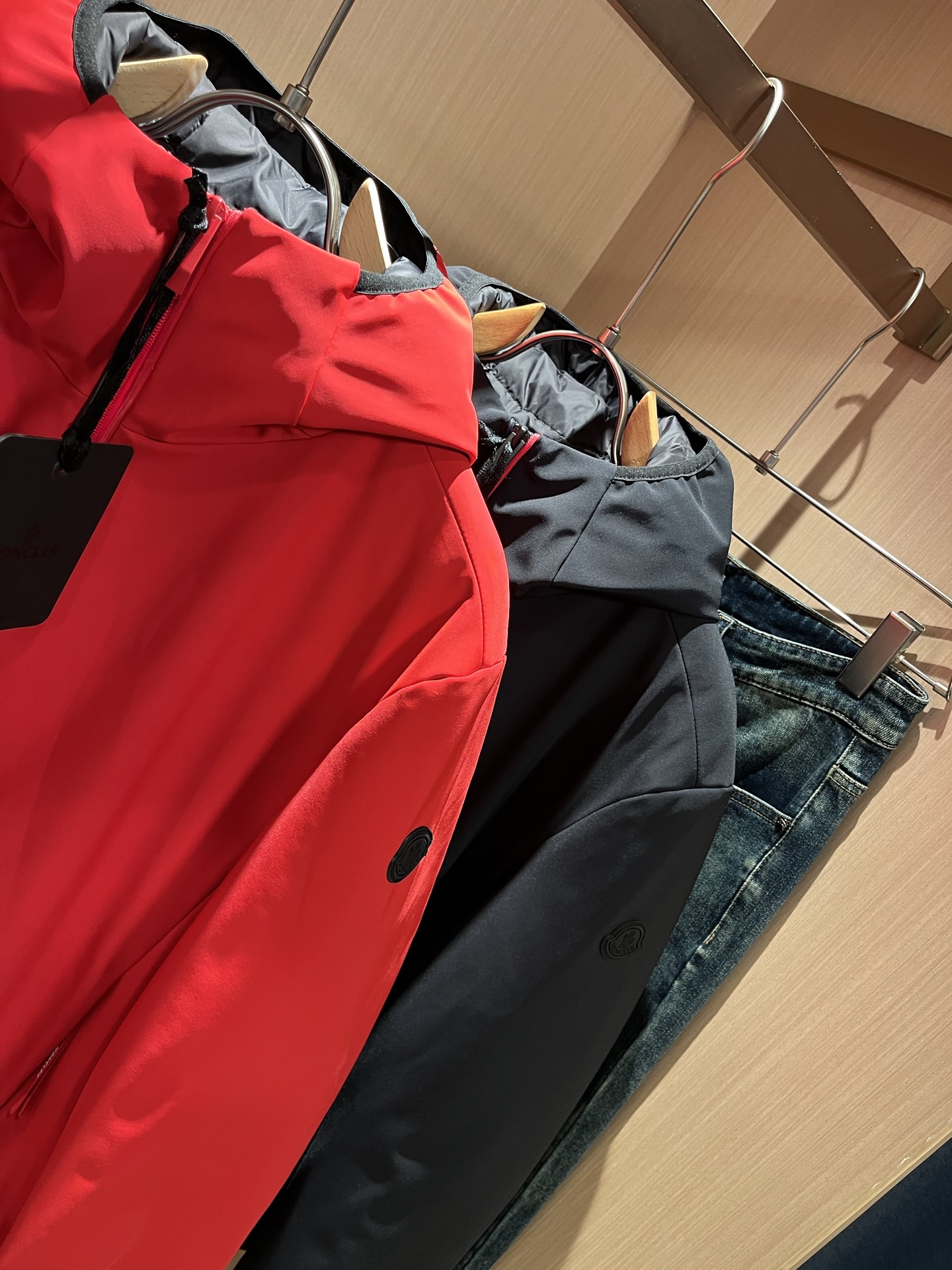 Mon*ler蒙口 2025秋冬新款男女同款👫羽绒服 ！年度的压轴款登场...匠心技艺于一身的经典款.高