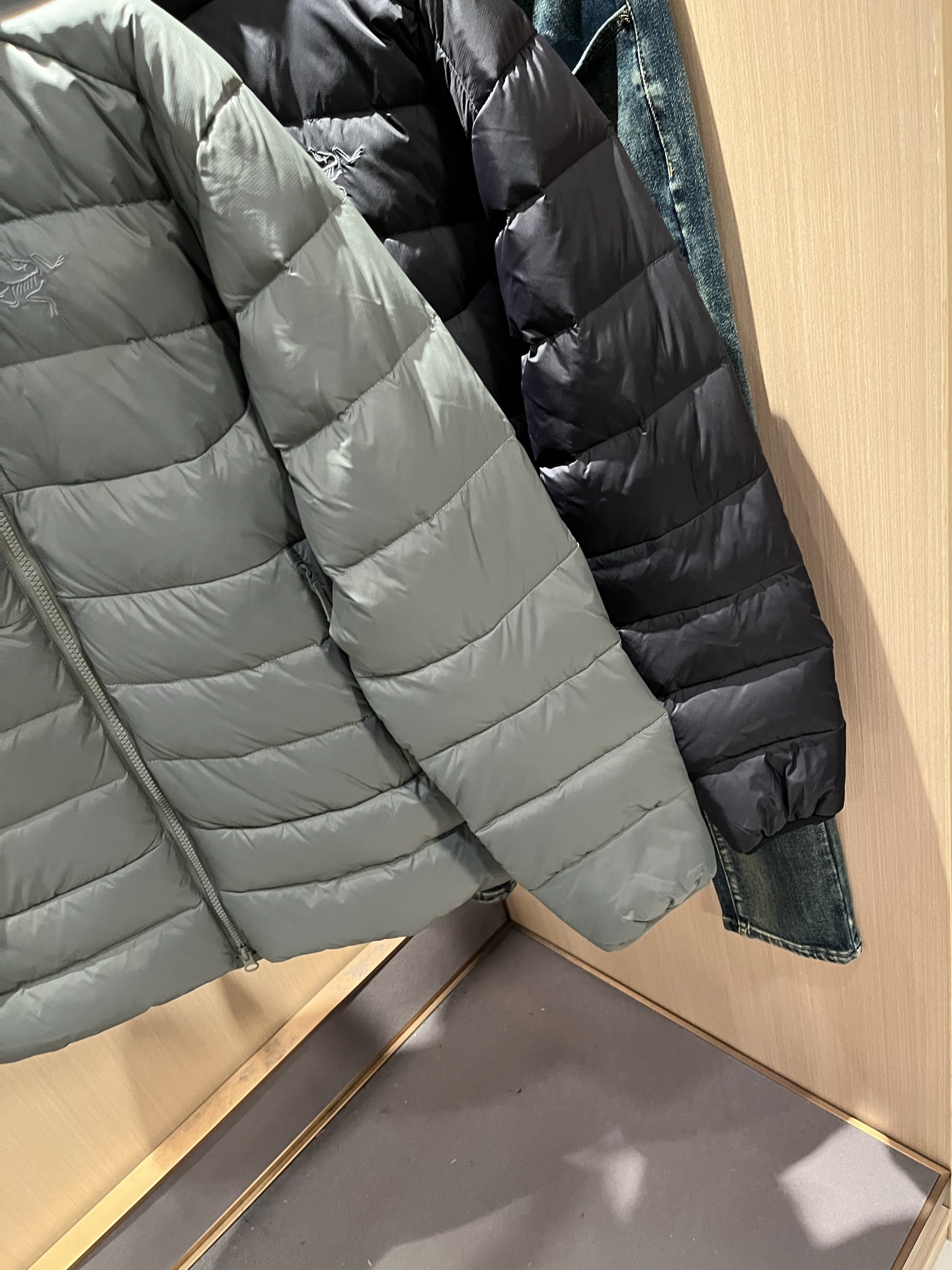 ARCTER*X始*祖鸟 2025秋冬新款羽绒夹克外套，户外品牌可能大家第一想到的就是加拿大鹅、始祖鸟。