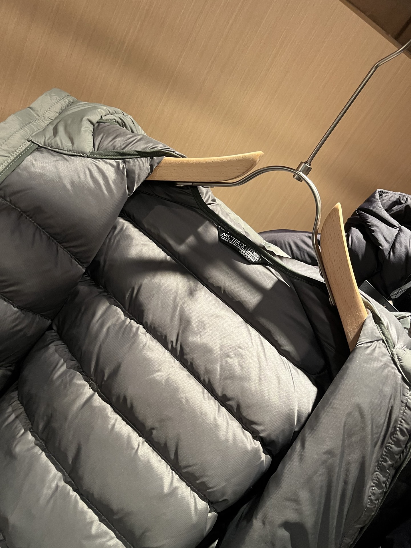 ARCTER*X始*祖鸟 2025秋冬新款羽绒夹克外套，户外品牌可能大家第一想到的就是加拿大鹅、始祖鸟。